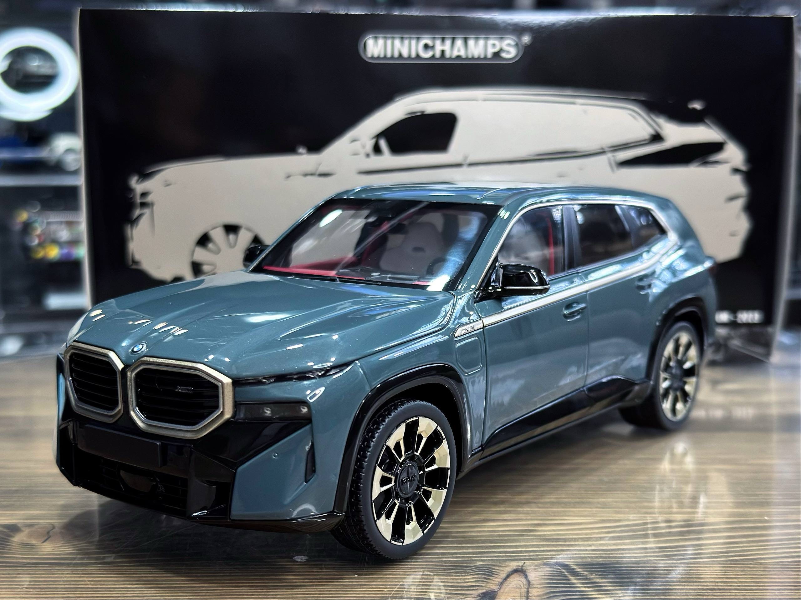 110023300 Minichamps BMW XM 2023 Green Metallic 1:18