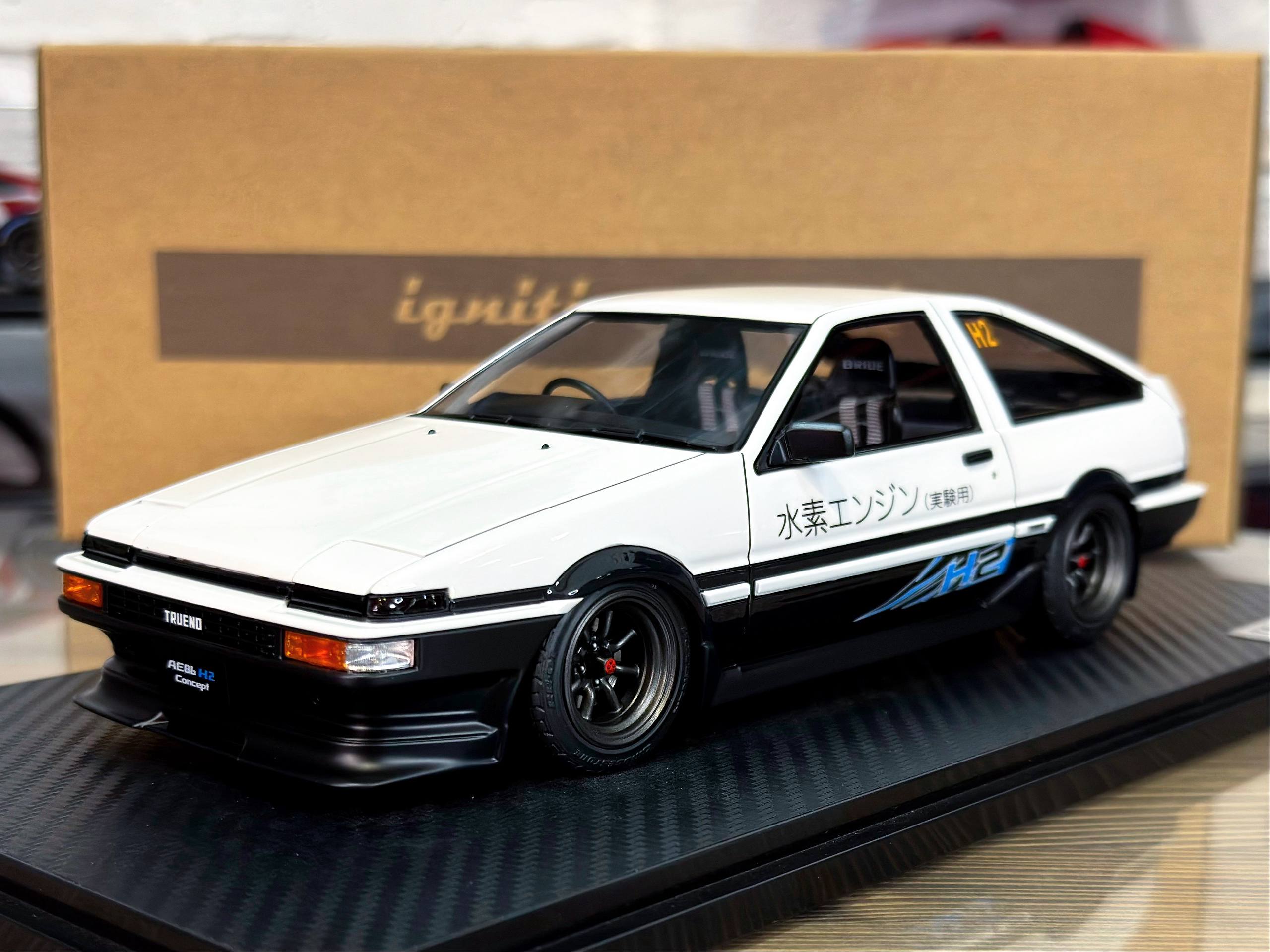 IG3809 Ignition Model Toyota Sprinter Trueno 3Dr (AE86) H2 White/Black 1:18