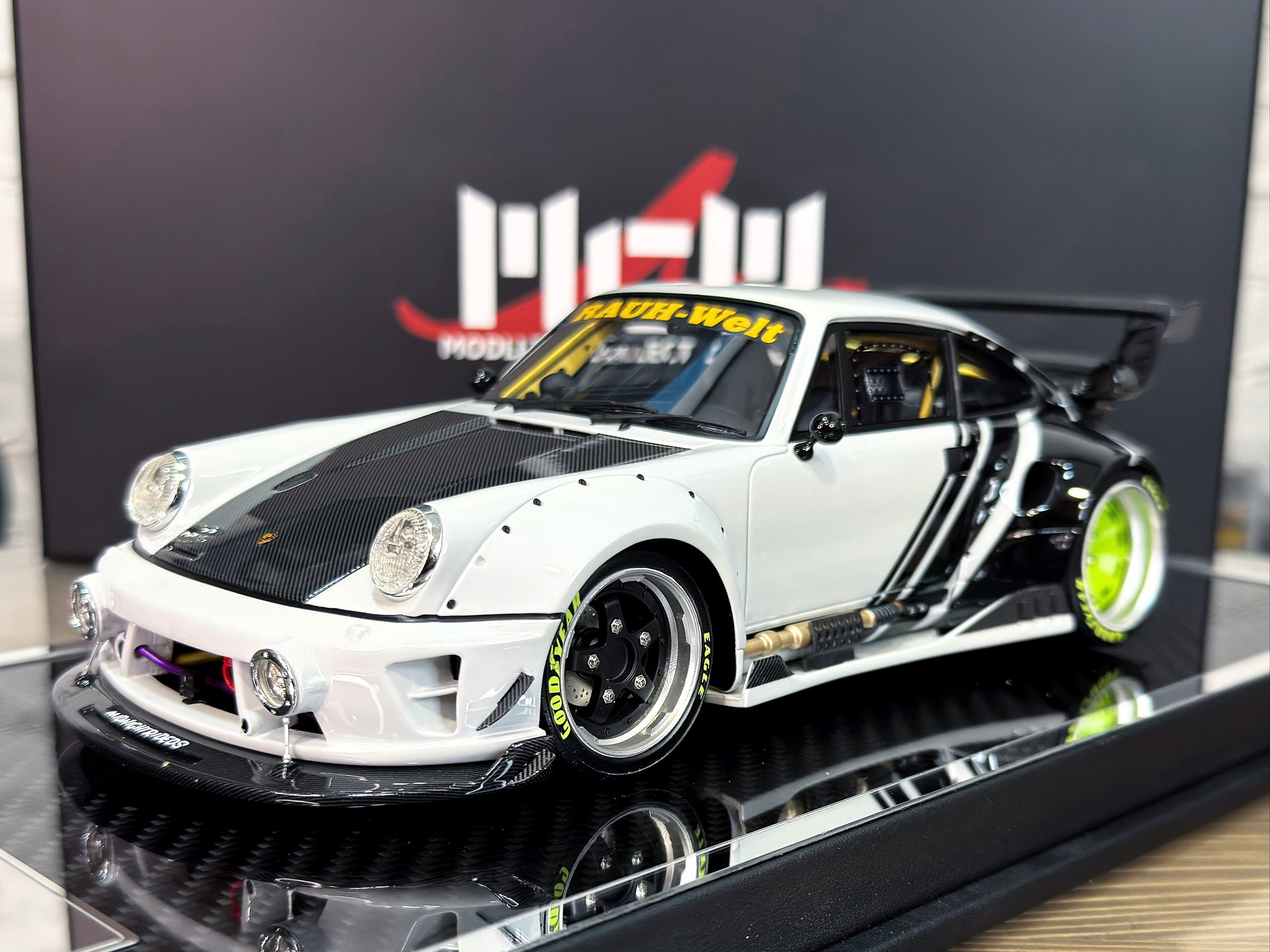 MCM RWB 964 Modified Version Cyberpunk White 1:18