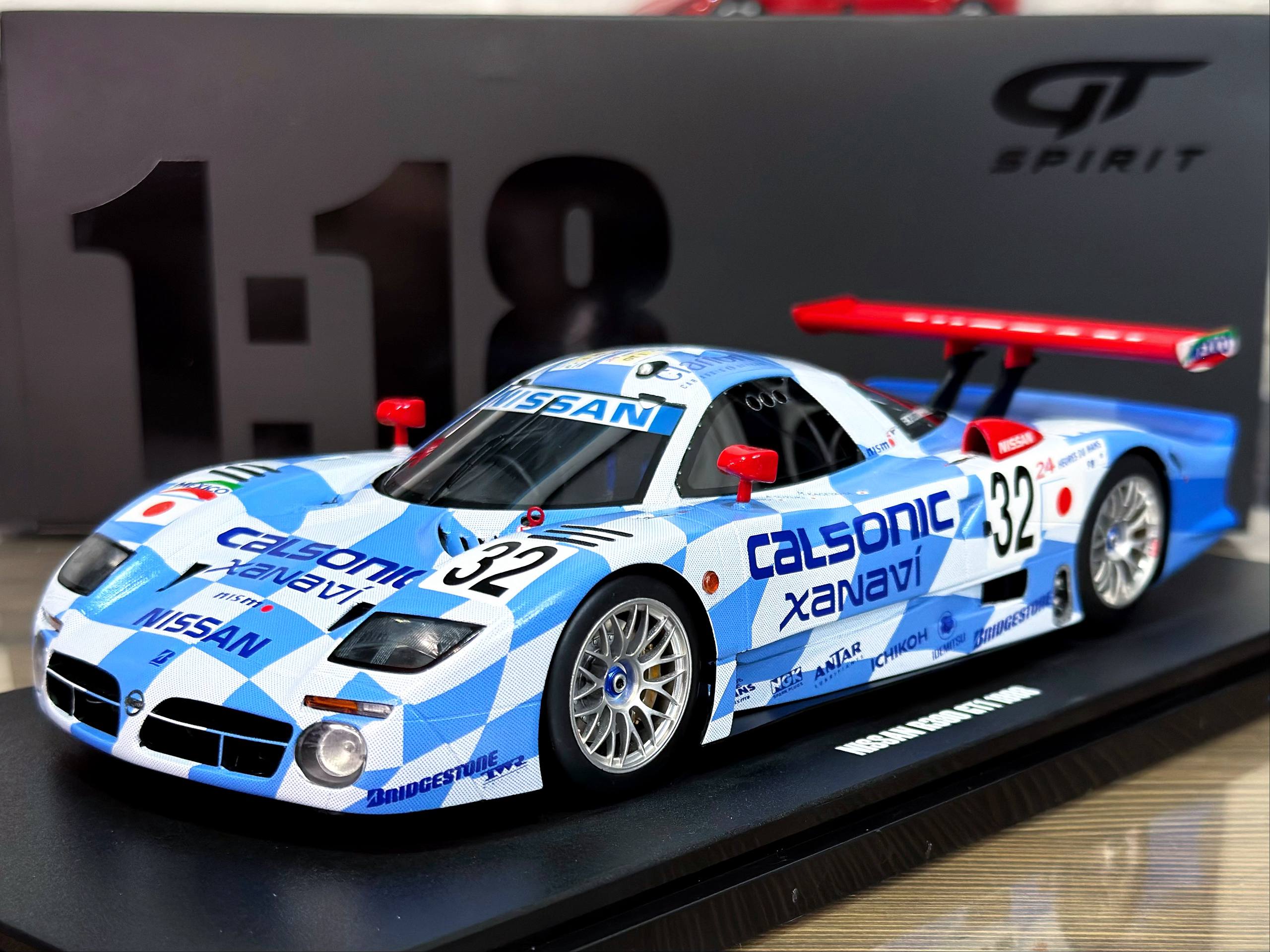 GT529 GT Spirit Nissan R390 GT1 3.5L Turbo Team Nissan Motorsport #32 3rd 24h LE Mans 1998 Kazuoshi Hoshino Aguri Suzuki Masahyko Kageyama Blue 1:18