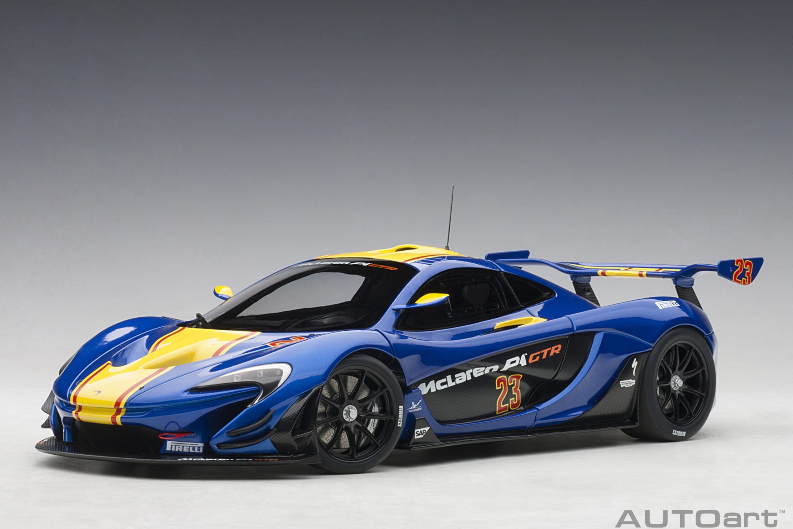 81542 Autoart McLaren P1 GTR #23 1:18