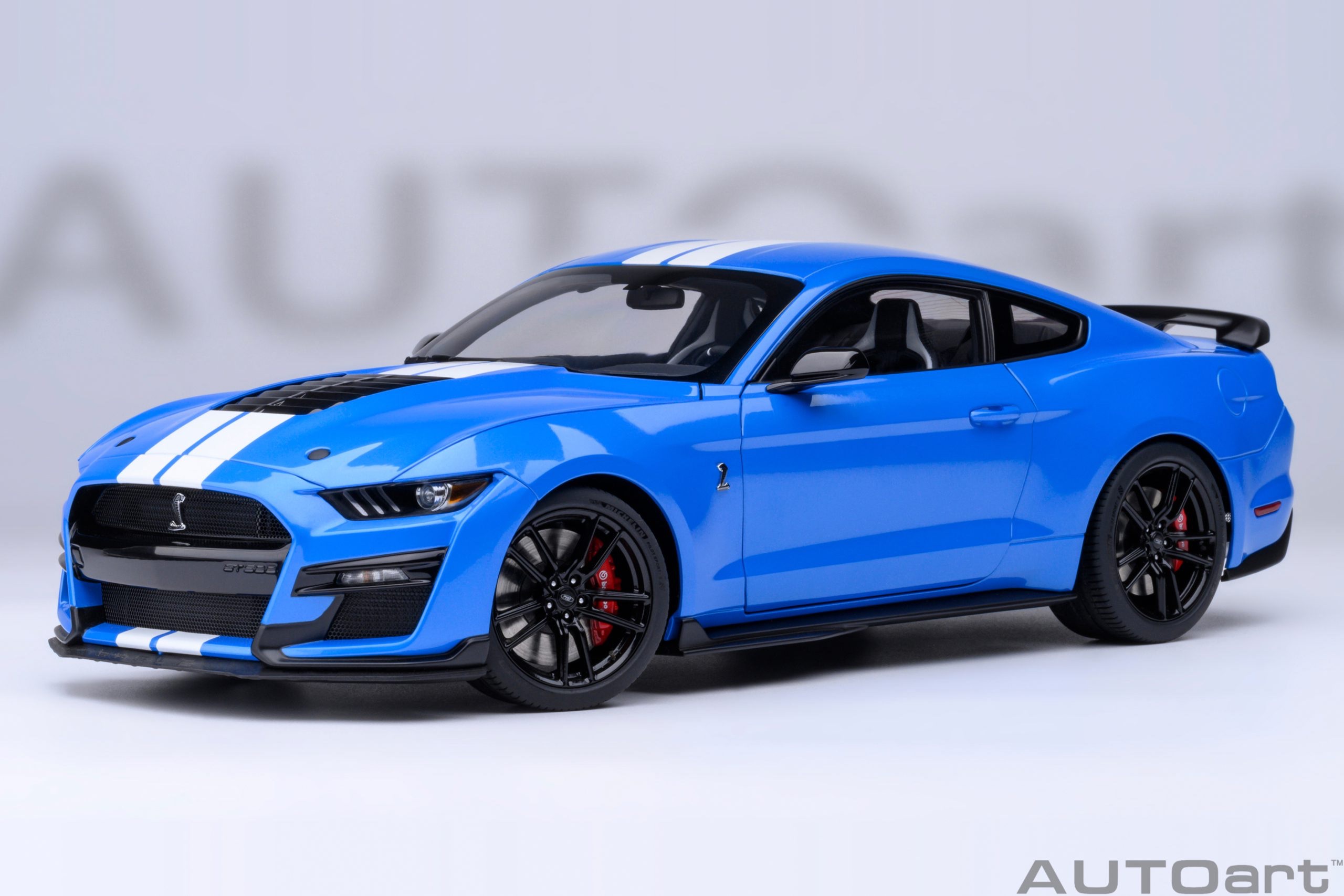 73094 AUTOart Ford Mustang Shelby GT500 Grabber Blue 1:18