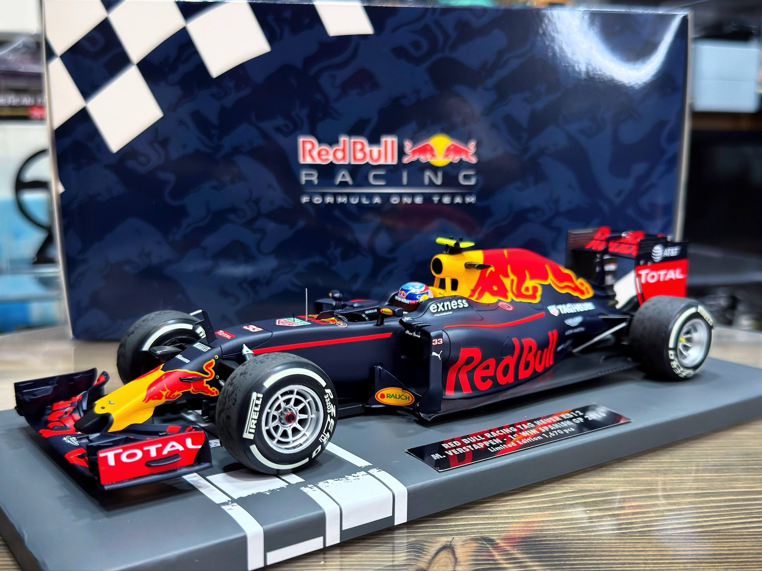 117160333 Minichamps Red Bull RB12 M. Verstappen 1st Win Spanish GP 2016 1:18