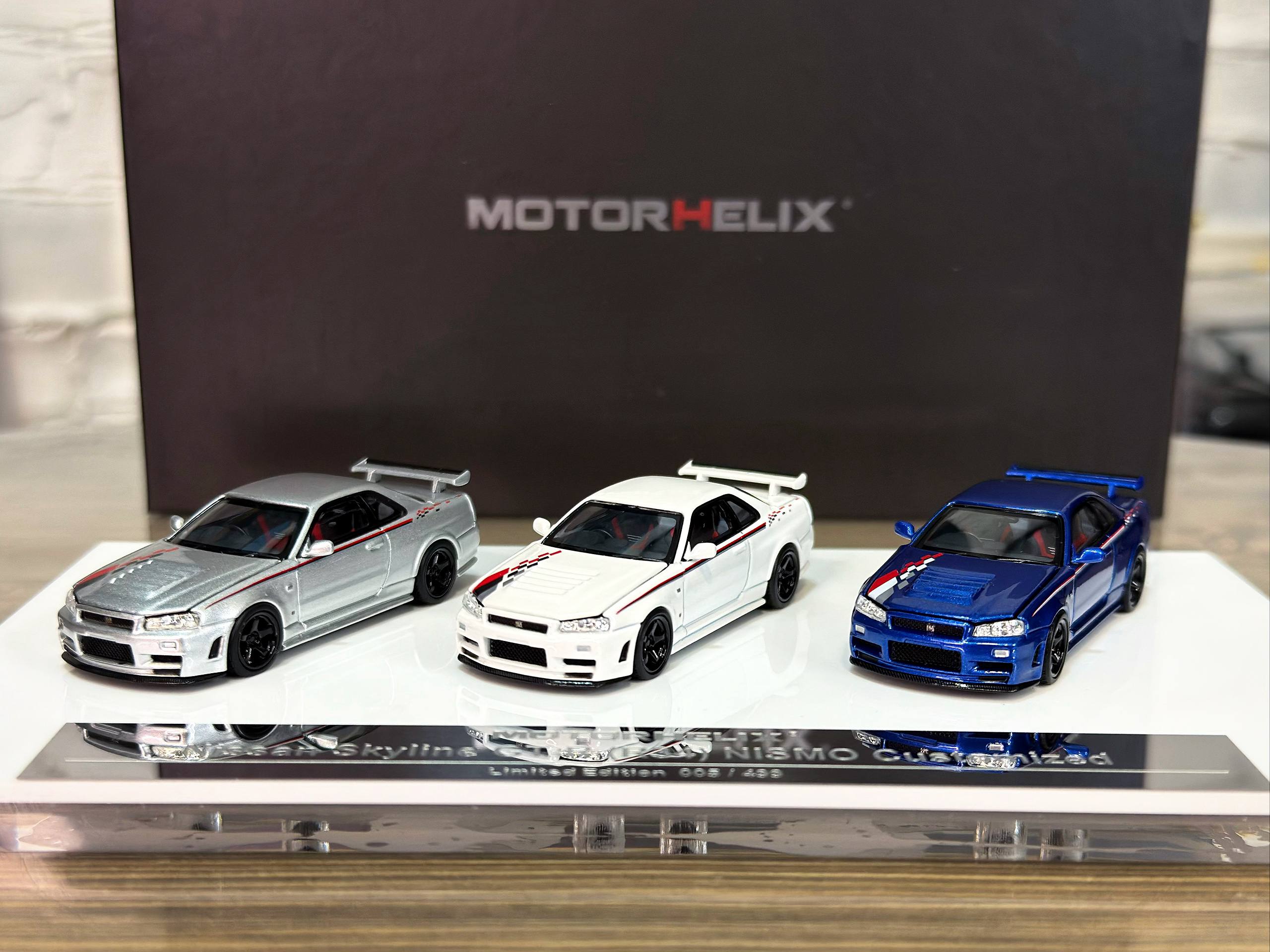 M63462 Motorhelix Nissan Skyline GT-R R34 NISMO Customized 3 Car Set Silver/White/Blue 1:64