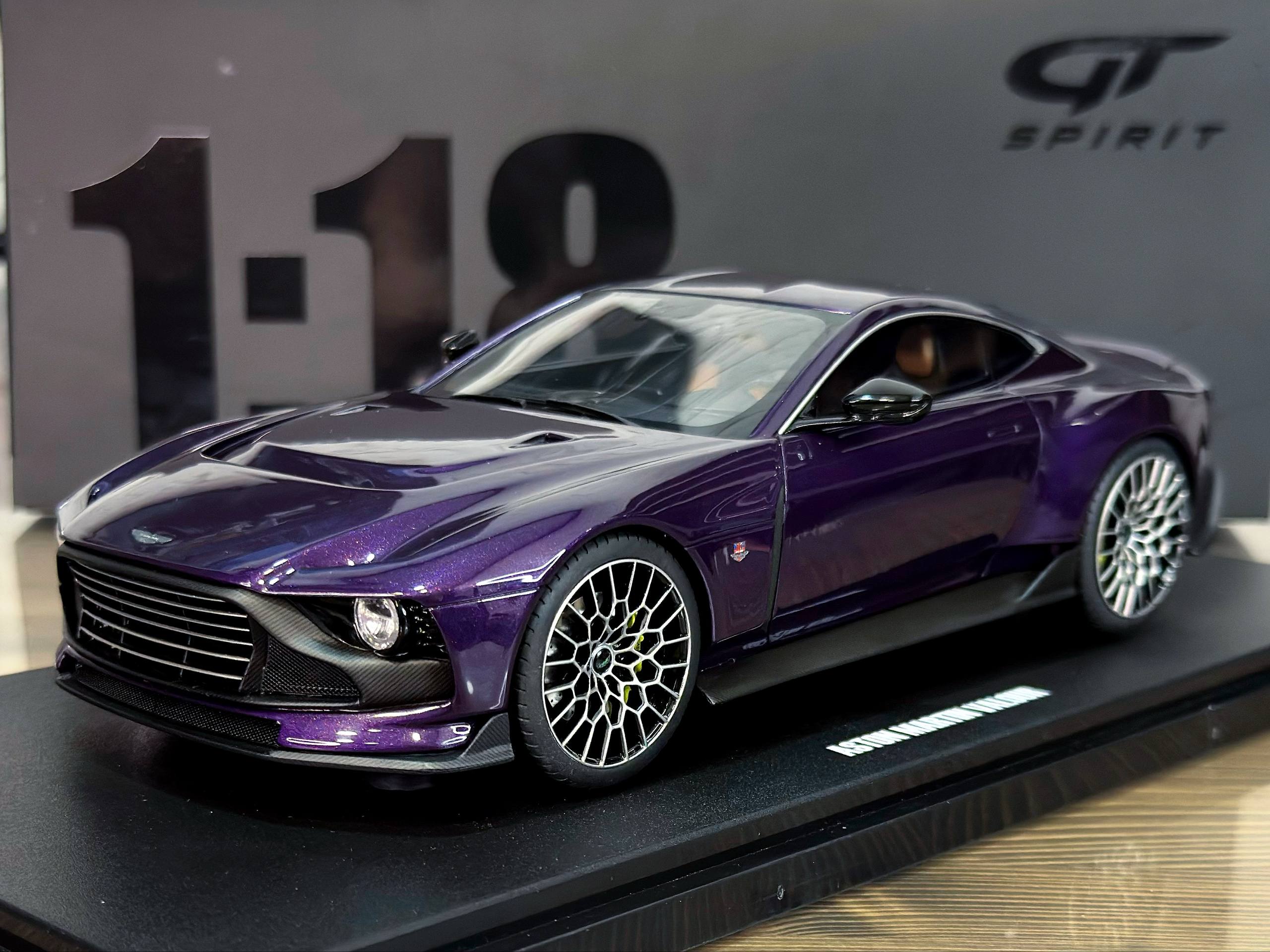 GT944 GT Spirit Aston Martin Valour 2023 Storm Purple 1:18