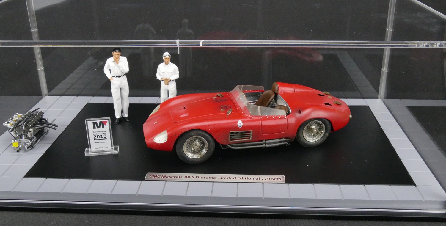 M-172 CMC Bundle Maserati 300S Dirty Hero ® Including Engine 2 Figurines Miniature Award and Showcase Red 1:18