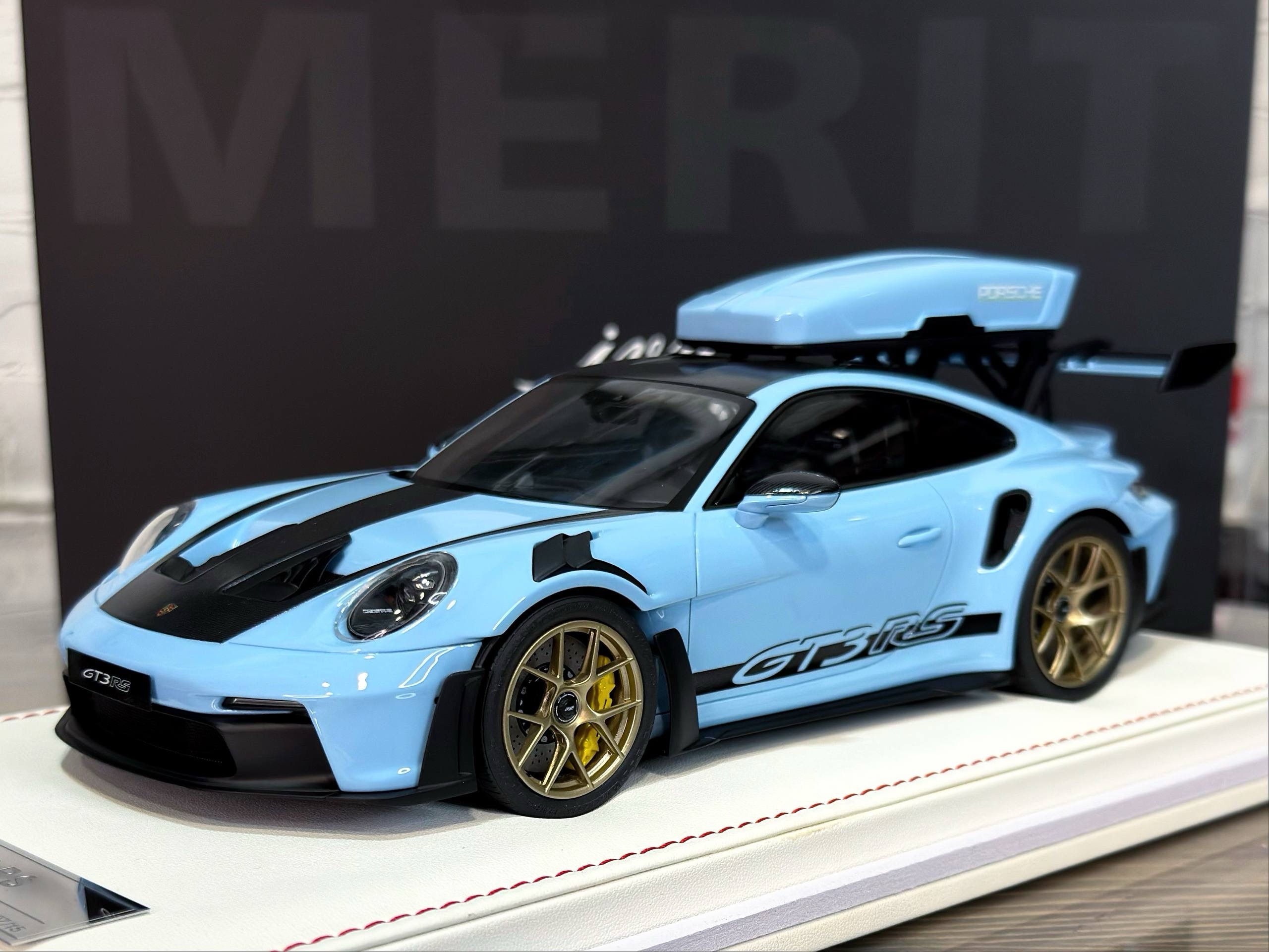 AB644 IVY Merit Porsche 911 (992) GT3 RS Luggage Gulf Blue/Black Livery with Gold Wheels 1:18