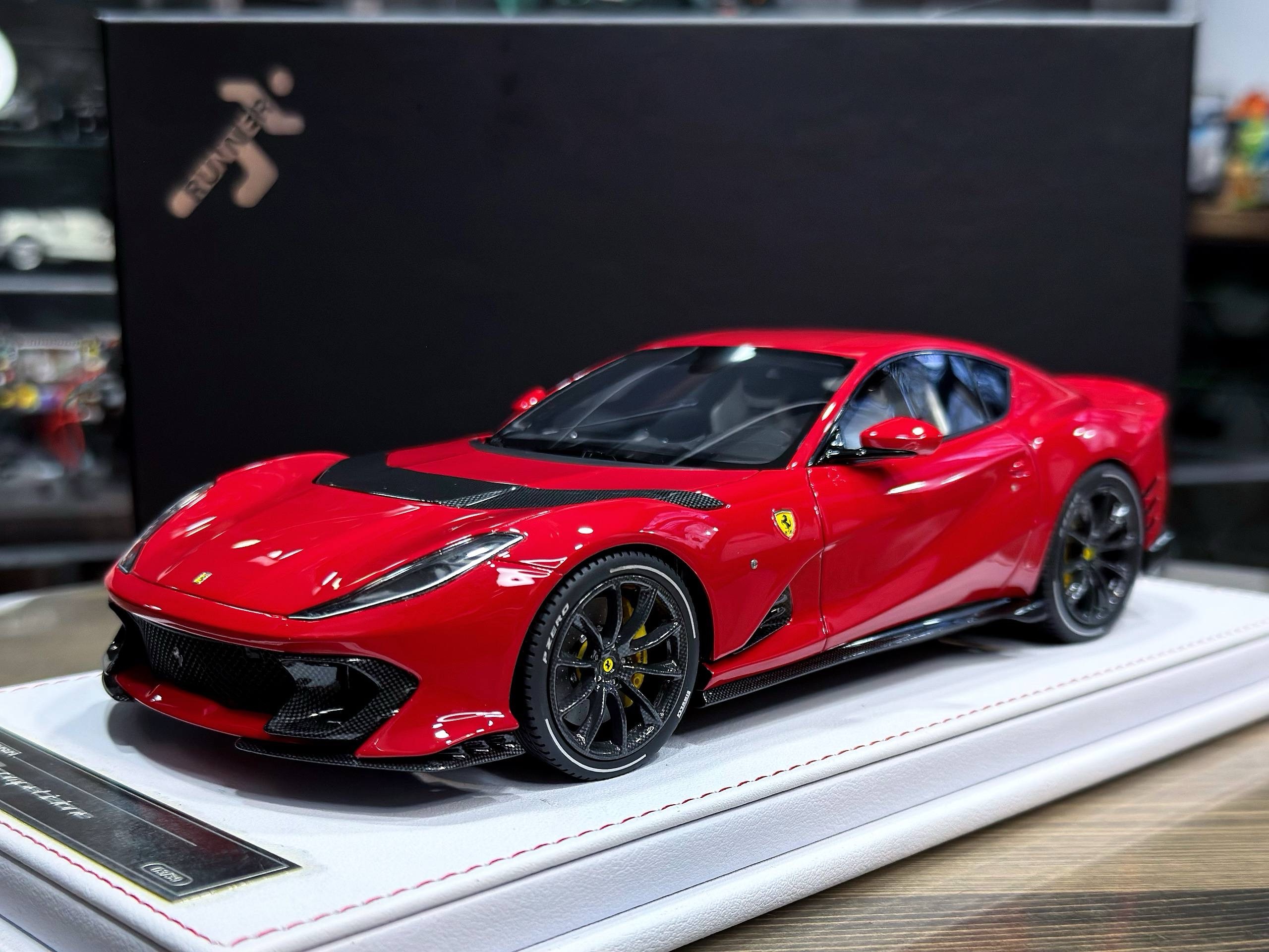 Runner Ferrari Competizione 812 Rosso Corsa 1:18