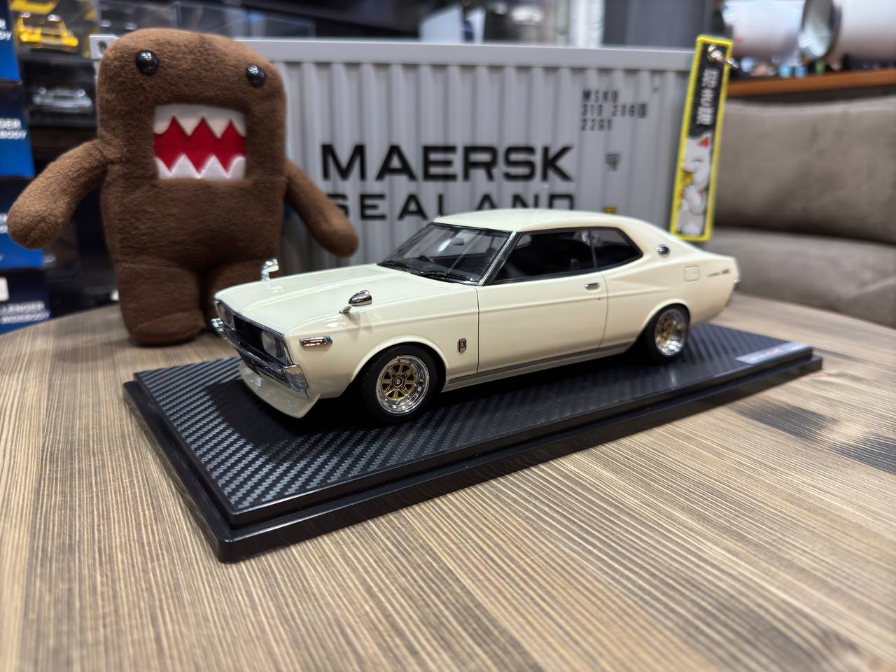 IG3038 Ignition Model Nissan Laurel 2000SGX (C130) White 1:18