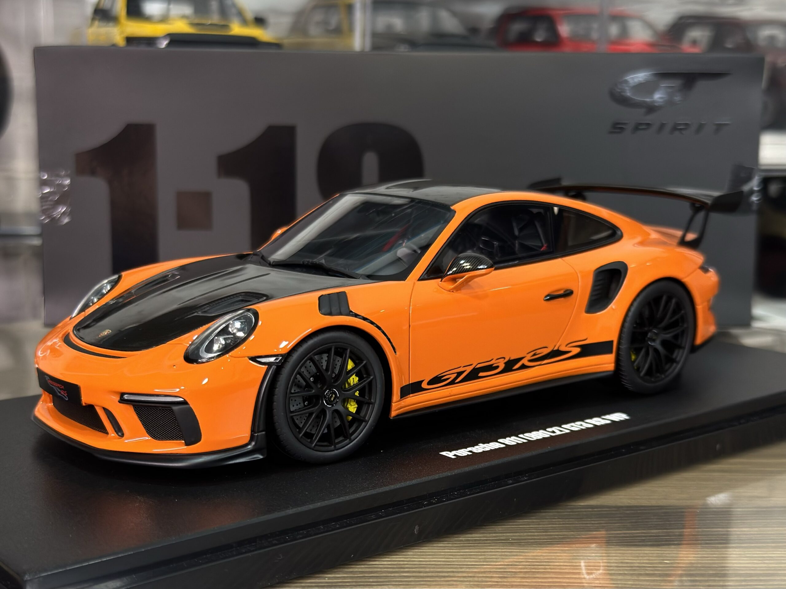 CLDC044 GT Spirit Porsche 911 (991.2) GT3 RS Weissach Package Orange 1:18