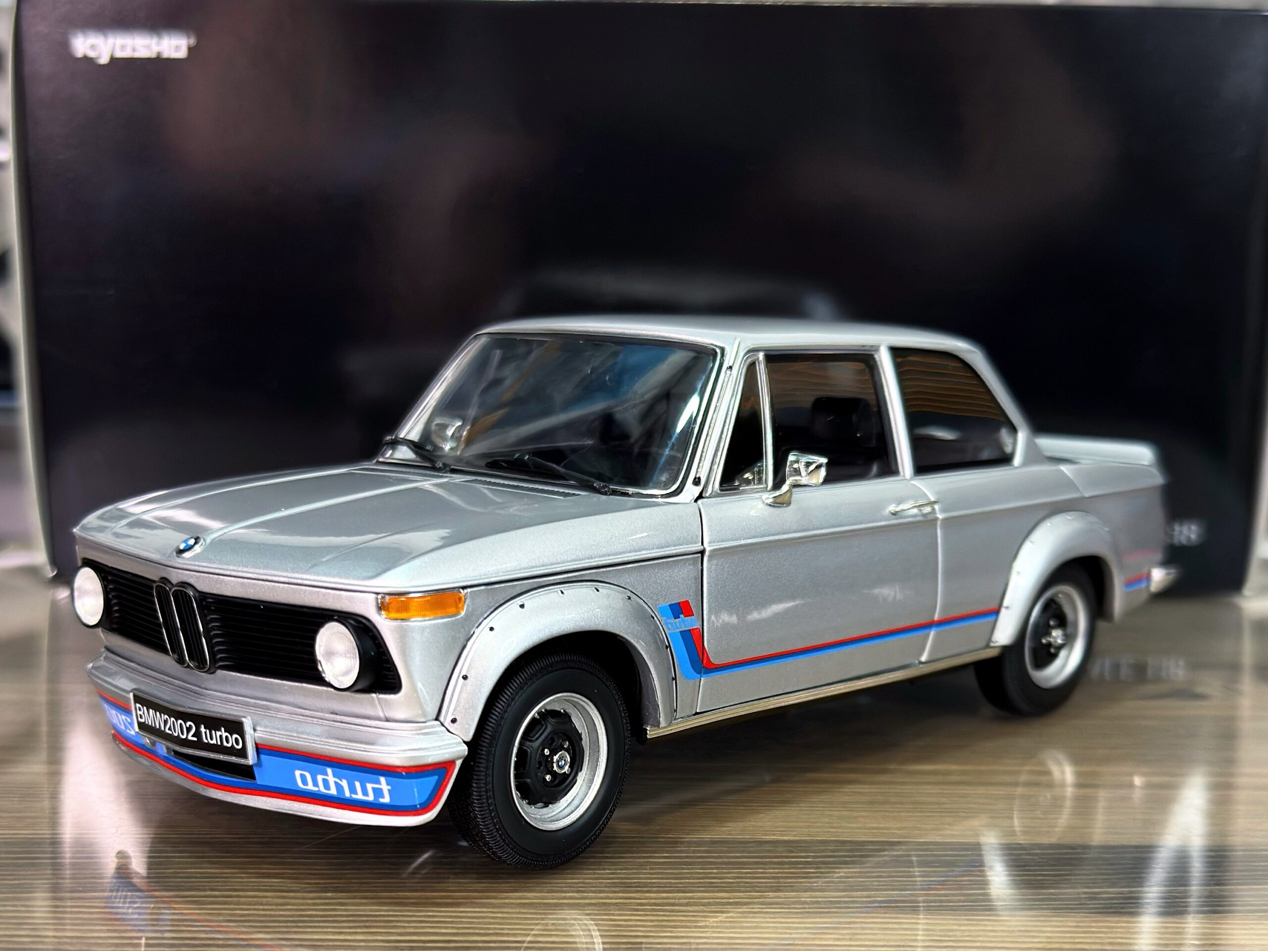 08544S Kyosho BMW 2002 Turbo Silver 1:18