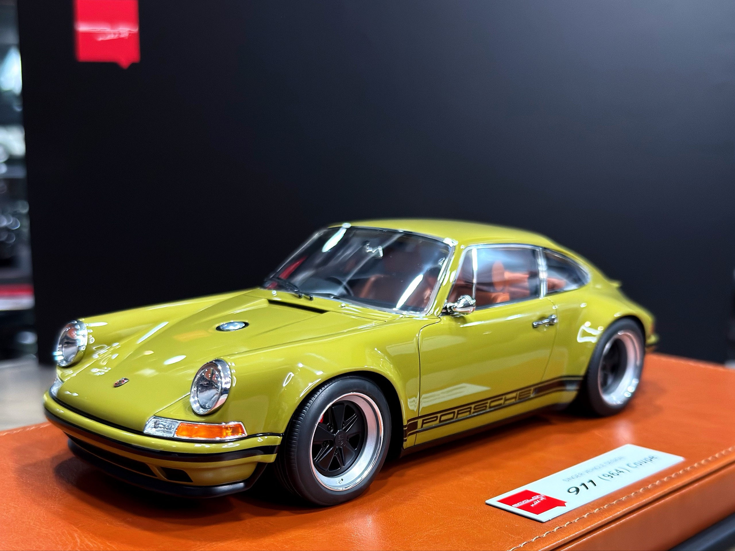 EML090H MakeUp Porsche Singer 911(964) Coupe Olive Drap 1:18