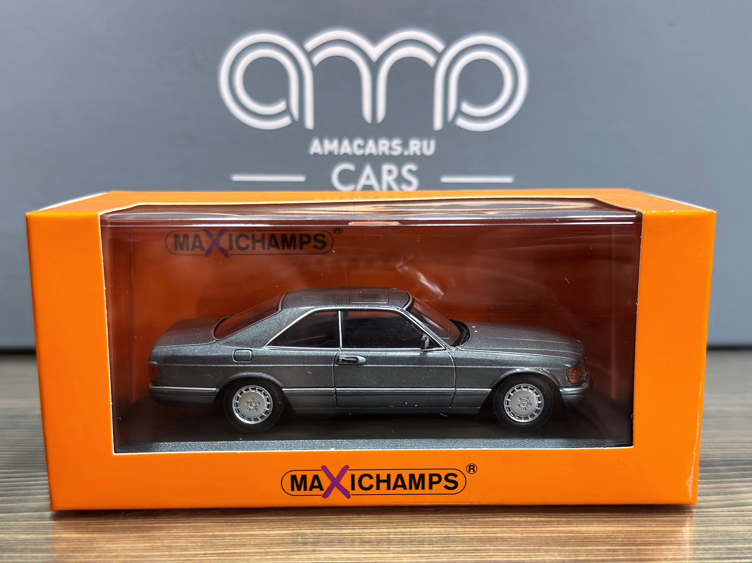 940035122 Minichamps Mercedes-Benz 560 SEC 1986 Grey Metallic 1:43