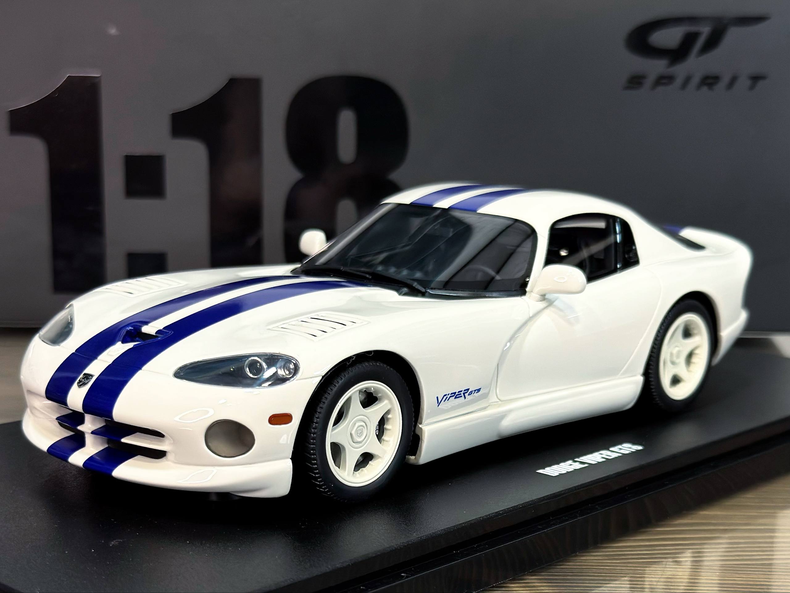 GT940 GT Spirit Dodge Viper GTS Coupe 1996 Stone White 1:18