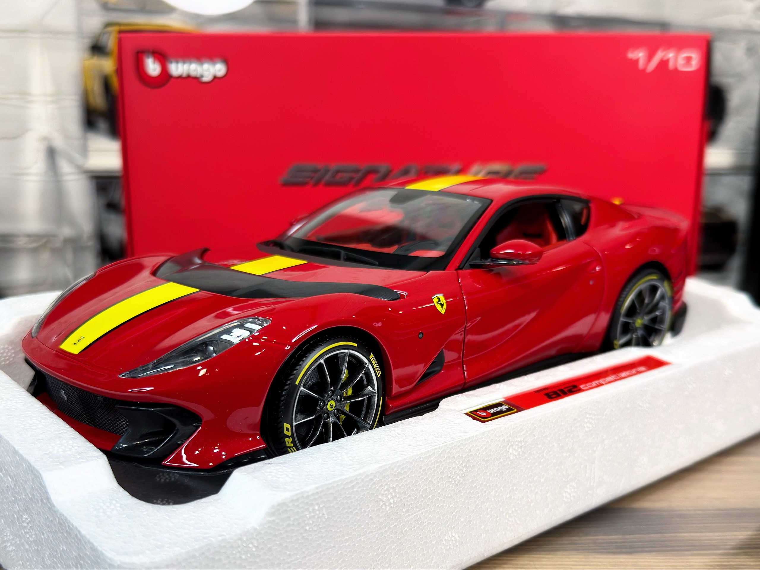 Bburago Ferrari 812 Competizione Rosso Corsa 1:18