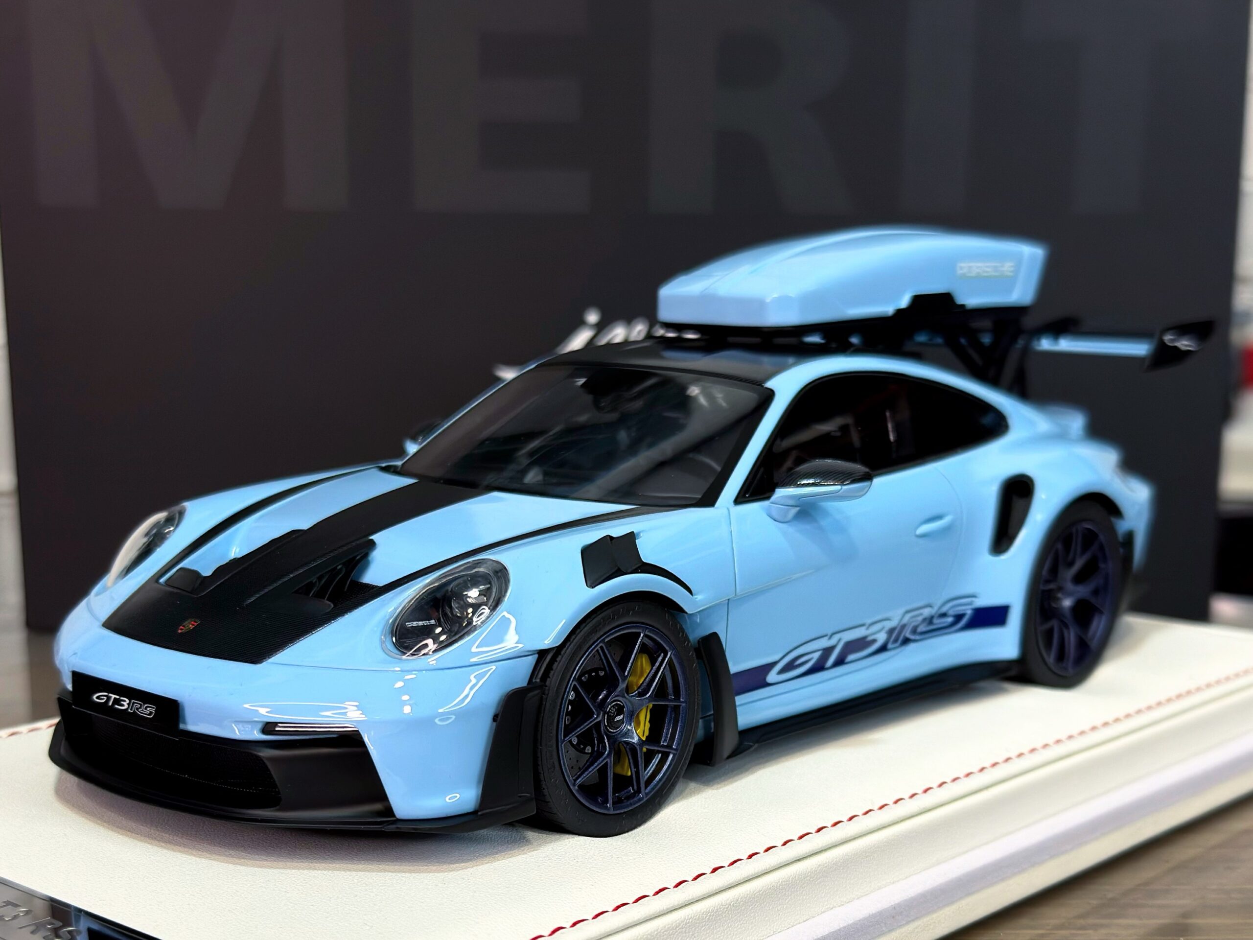 AB643 IVY Merit Porsche 911 (992) GT3 RS Luggage Gulf Blue/Blue Livery with Blue Wheels 1:18
