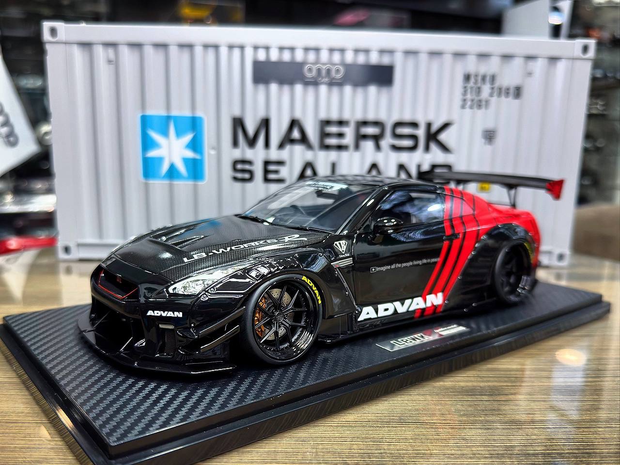 IG2345 Ignition Model LB-Works Nissan GT-R R35 type 2 Black/Red 1:18