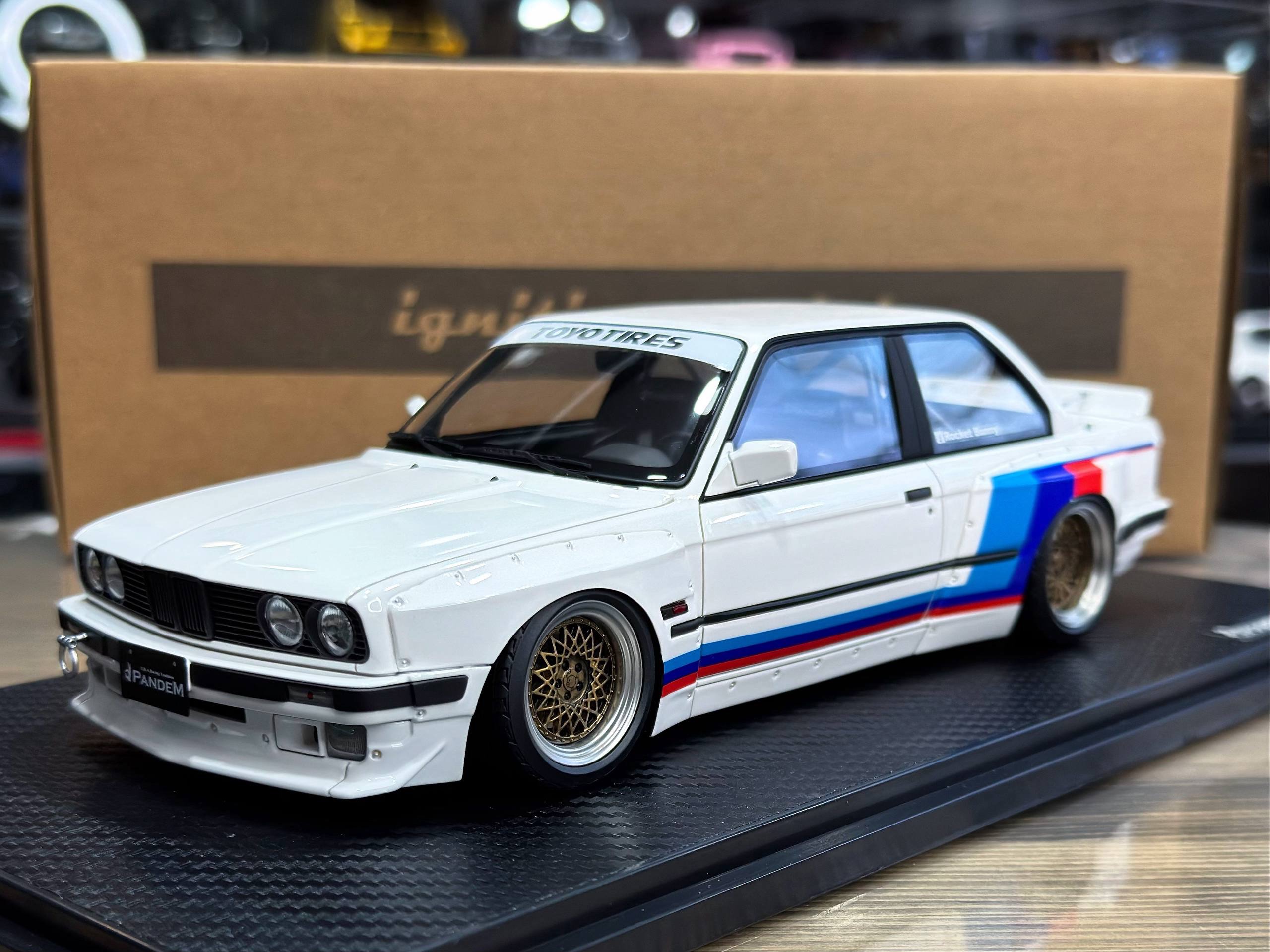 IG3714 Ignition Model PANDEM BMW 30 White 1:18