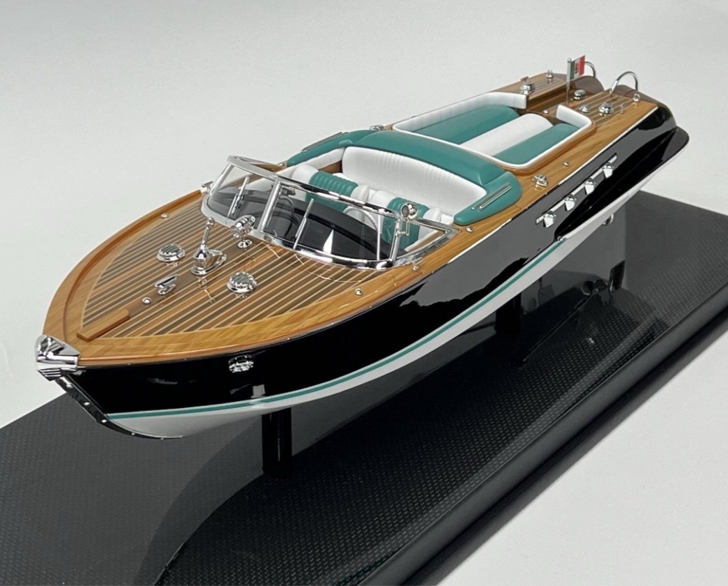 R1804 VMB Models Riva Aquarama Brown/Green 1:18