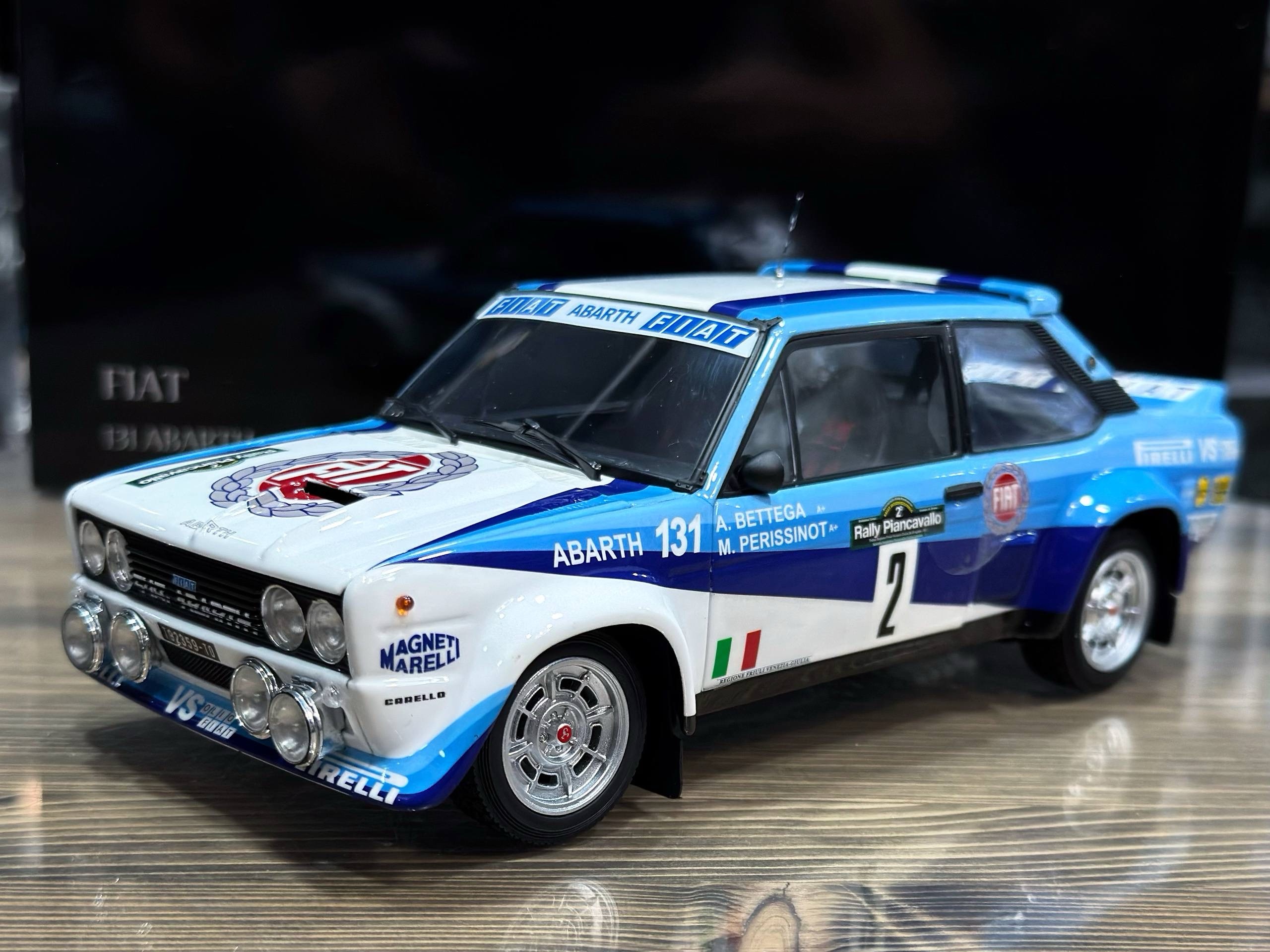 08376F Kyosho Fiat 131 Abarth 1981 Bettega/Perisot Piancavallo Rally #2 White/Blue 1:18
