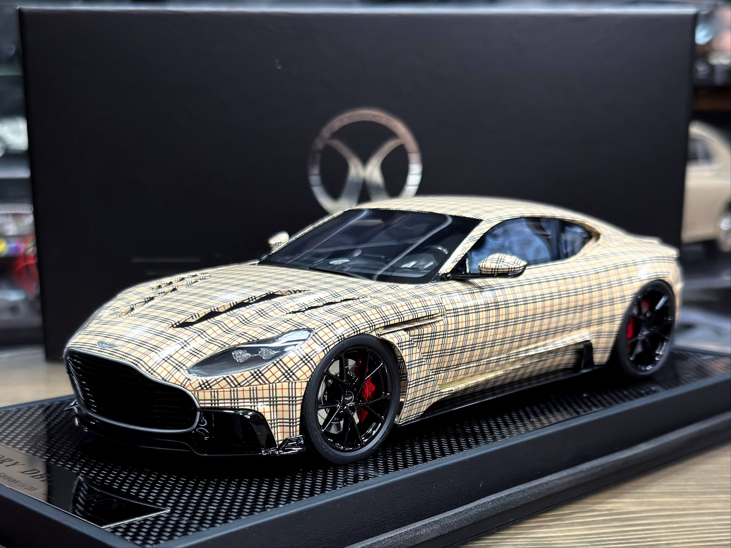 DB18BY Mansory Aston Martin DB11 Burberry 1:18