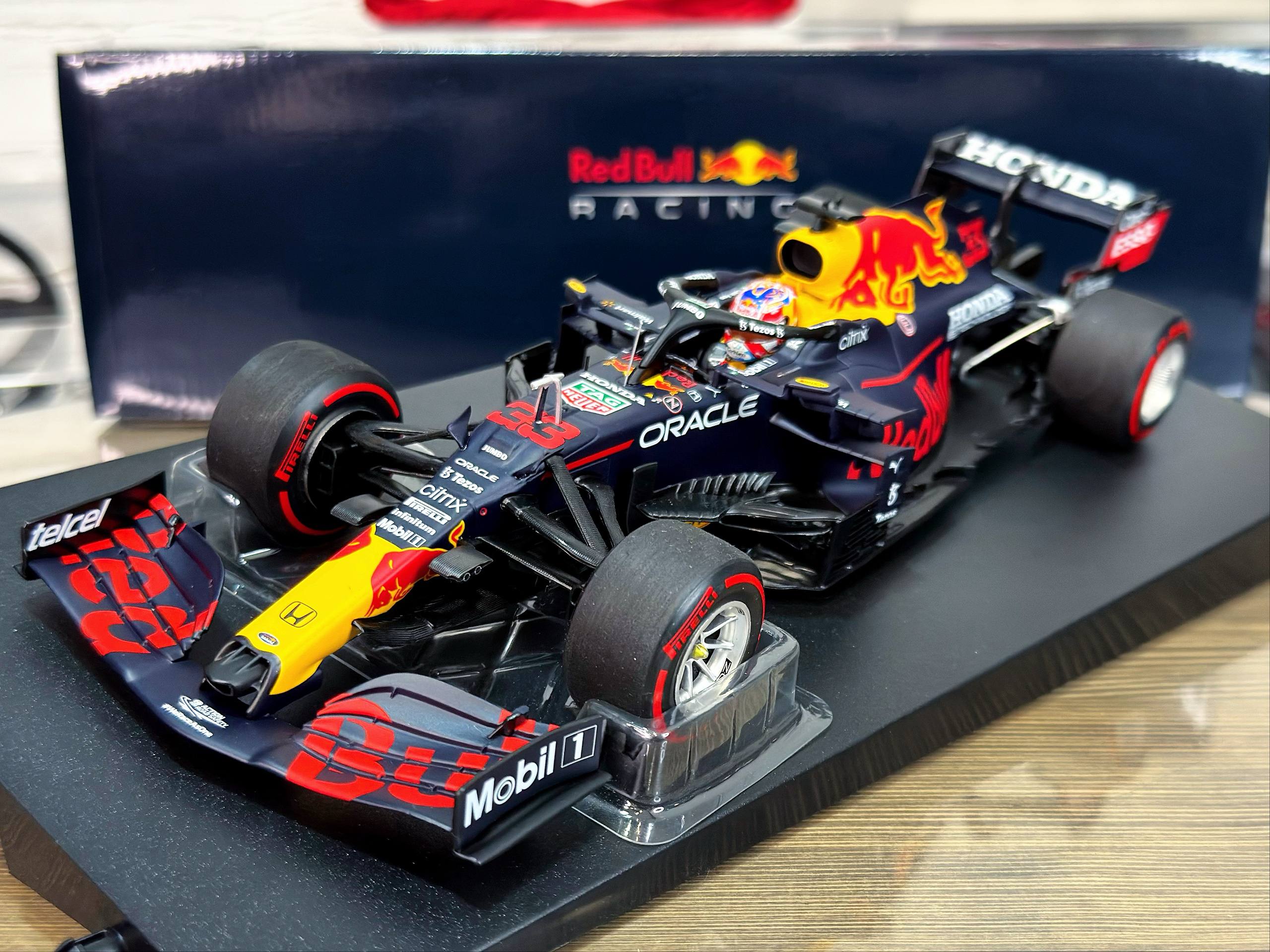 110211433 Minichamps Red Bull Racing Honda RB16B Max Verstappen Winner Dutch GP 2021 1:18