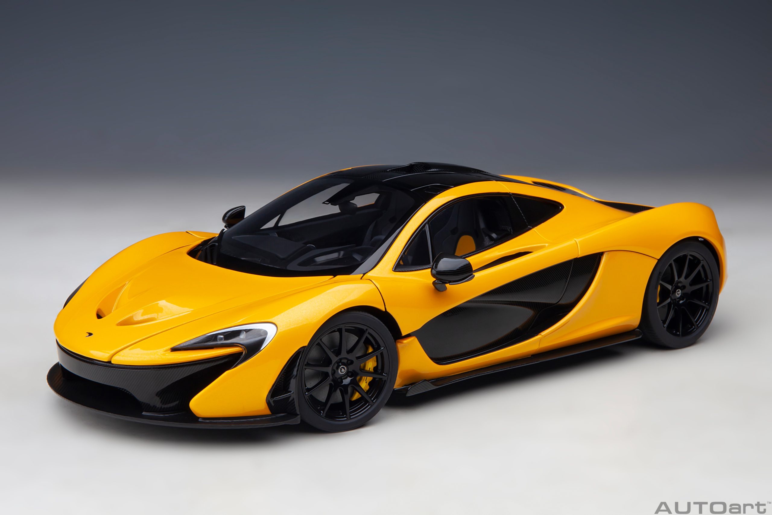76067 AUTOart McLaren P1 Volcano Yellow 1:18
