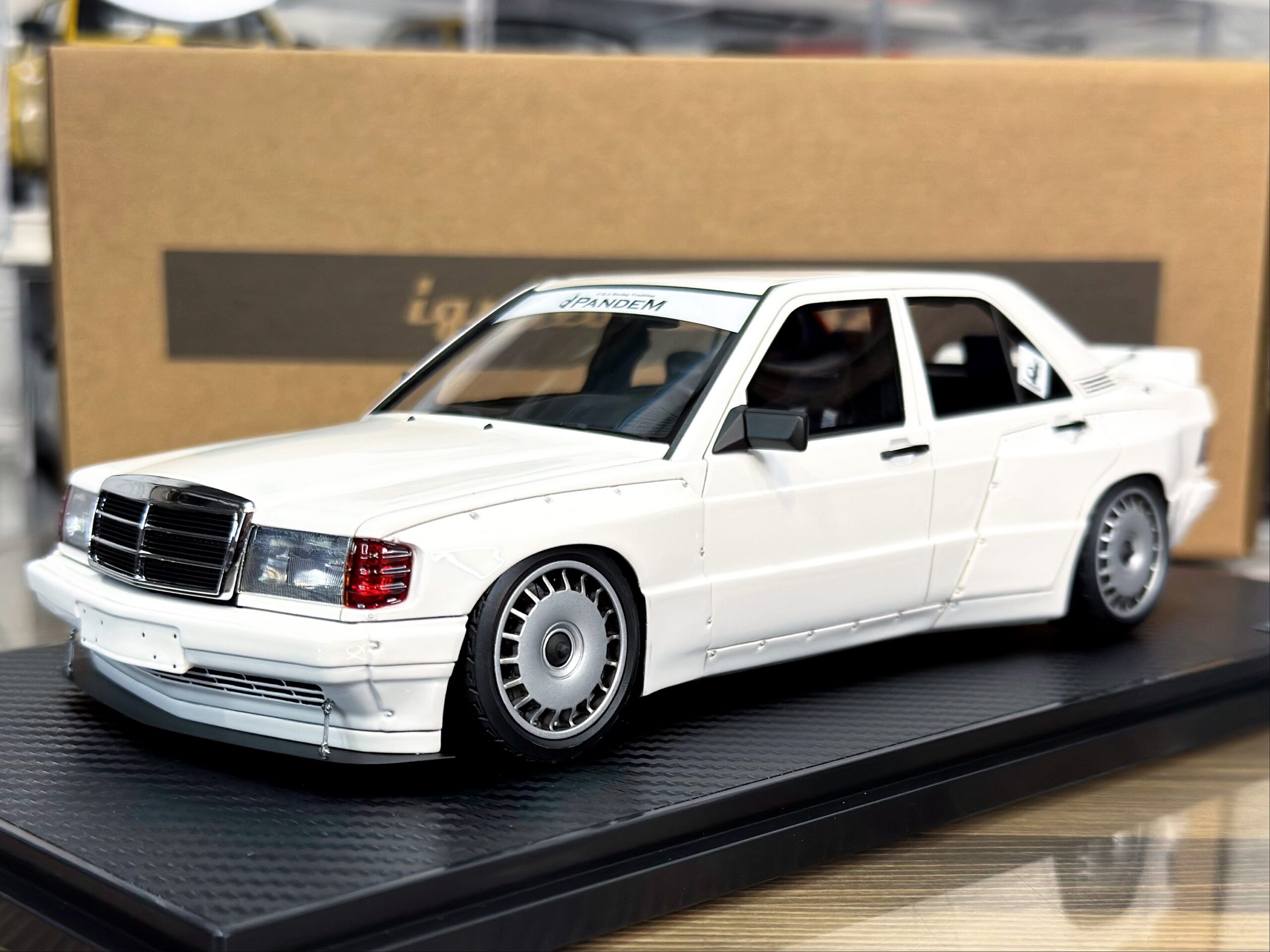 IG3774 Ignition Model PANDEM Mercedes Benz 190 White 1:18