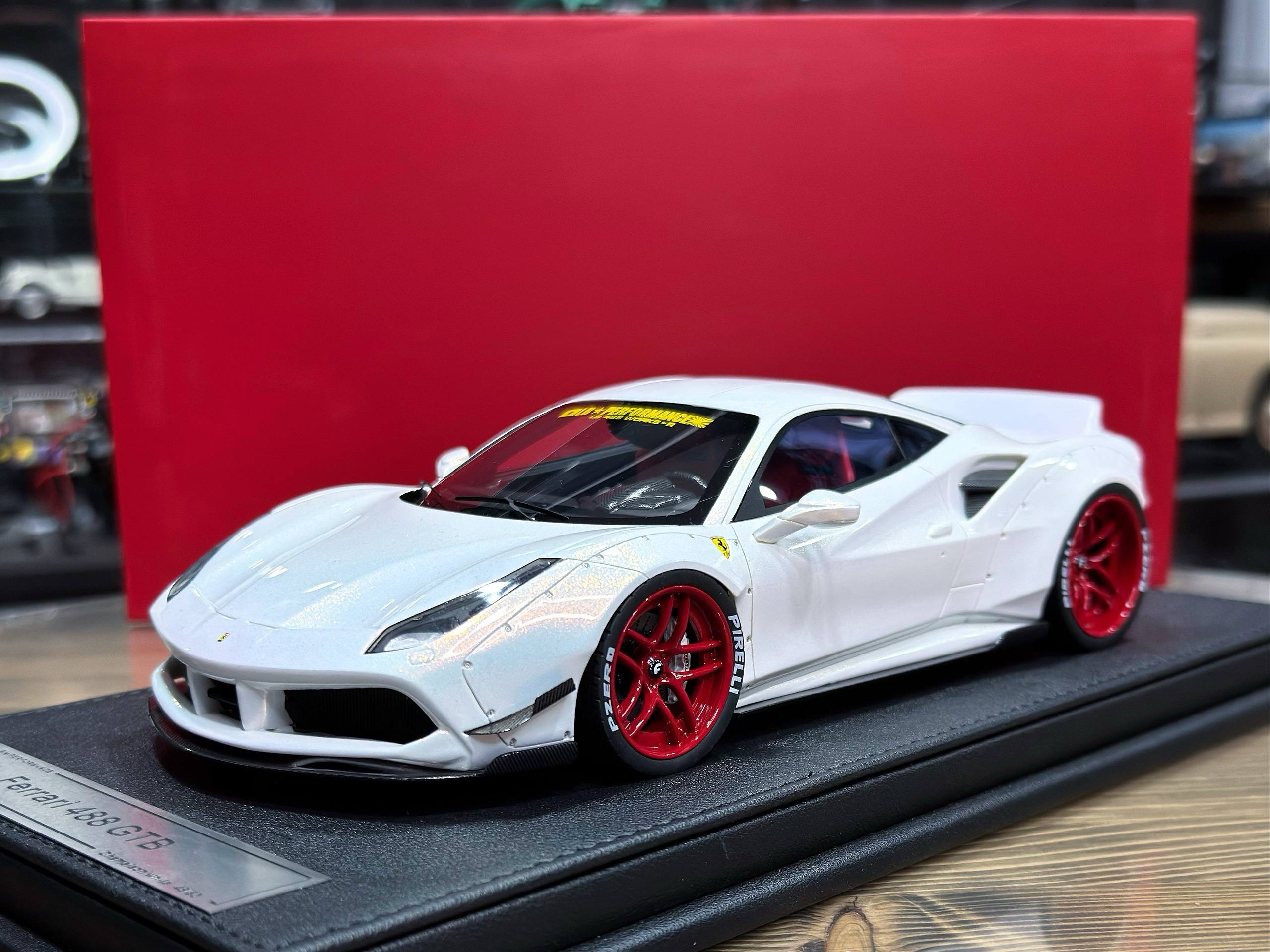 GL Model Ferrari 488 GTB LB Chameleon White 1:18