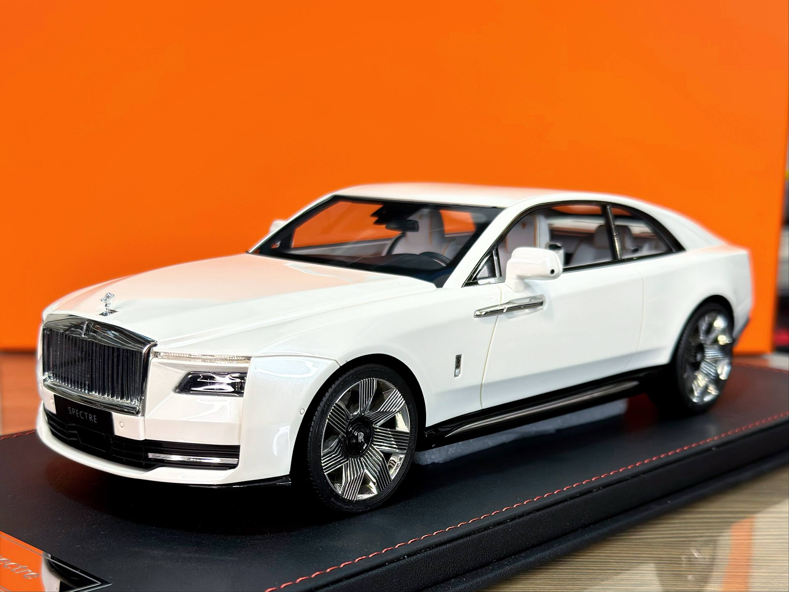 DF Model Rolls Royce Spectre White 1:18
