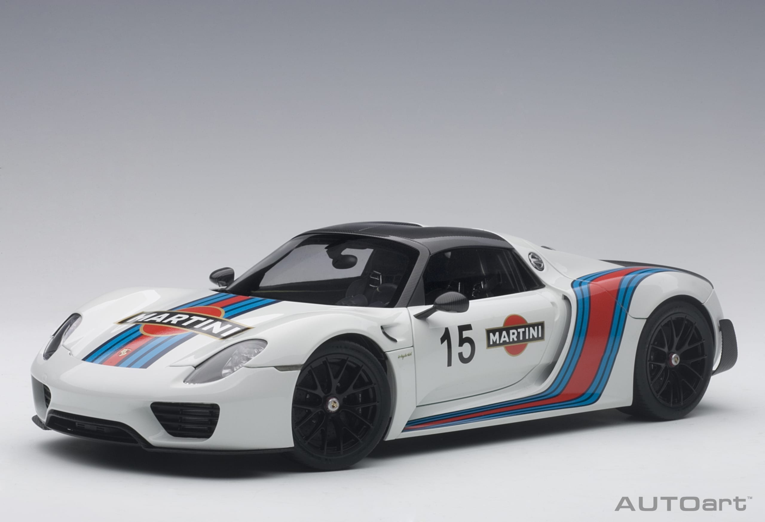 77927 AUTOart Porsche 918 Spyder Weissach Package 2013 White/Martini livery 1:18
