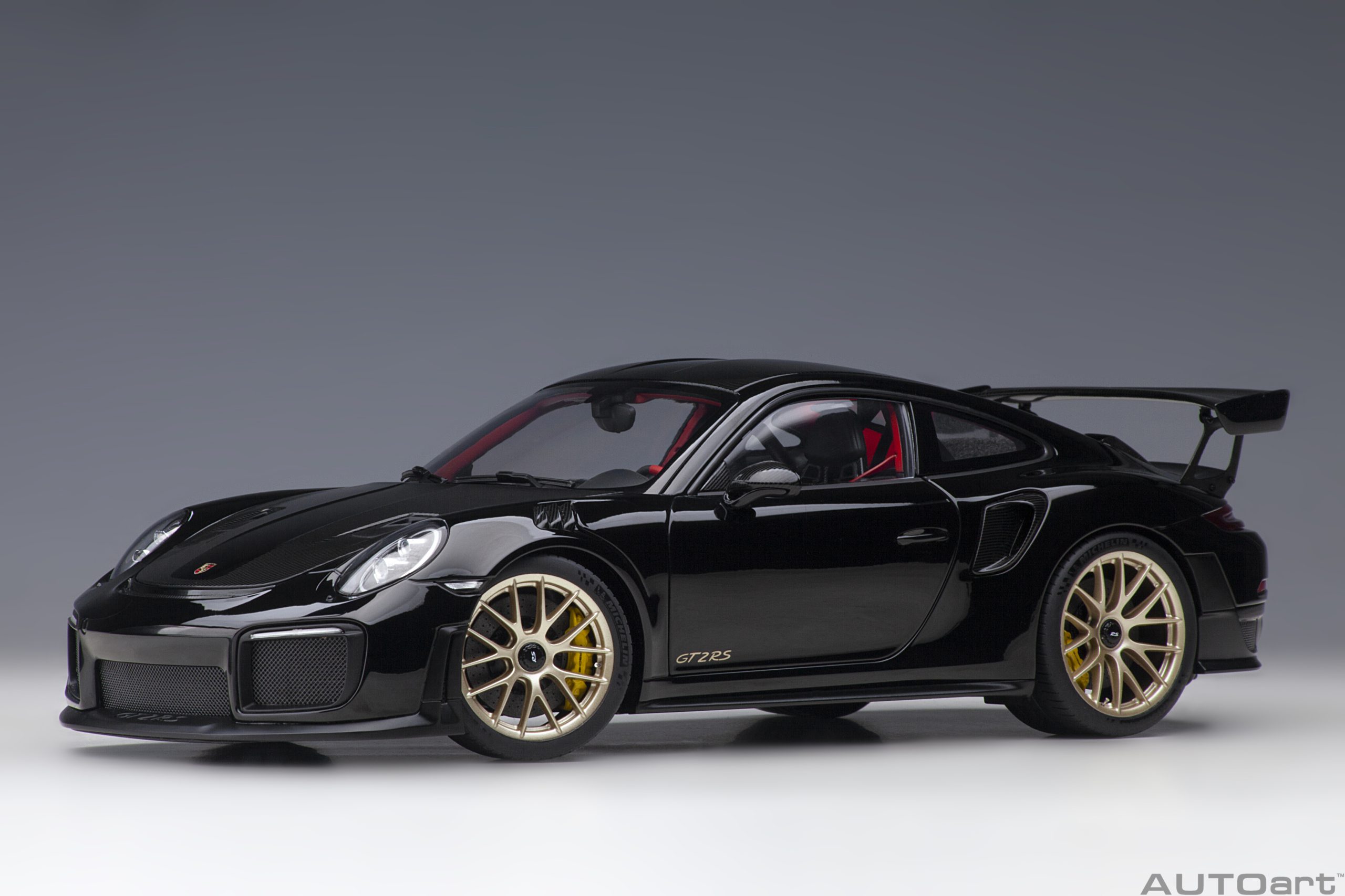 78186 AUTOart Porsche 911 (991.2) GT2RS 2017 Weissach Package Black 1:18