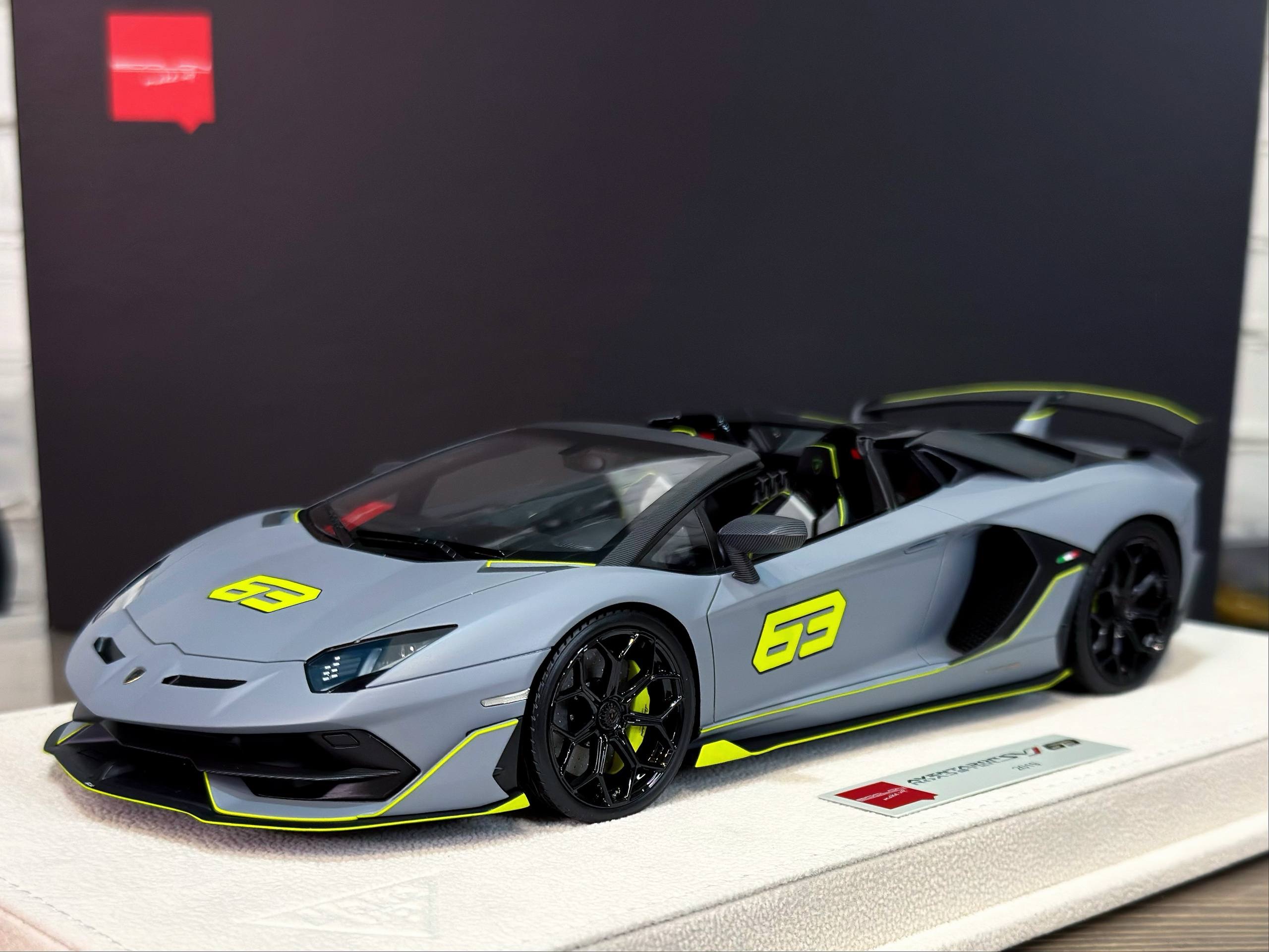 EML030G Make Up Lamborghini Aventador SVJ 63 Readster 2019 Grigio Acheso 1:18