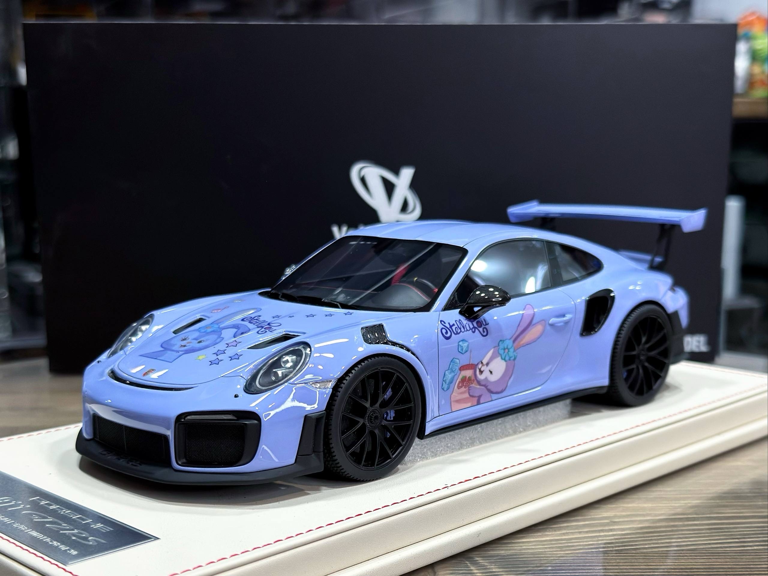-B- Vehicle Art Porsche 911 GT2 RS Weissach Package Art Blue Lavender 1:18