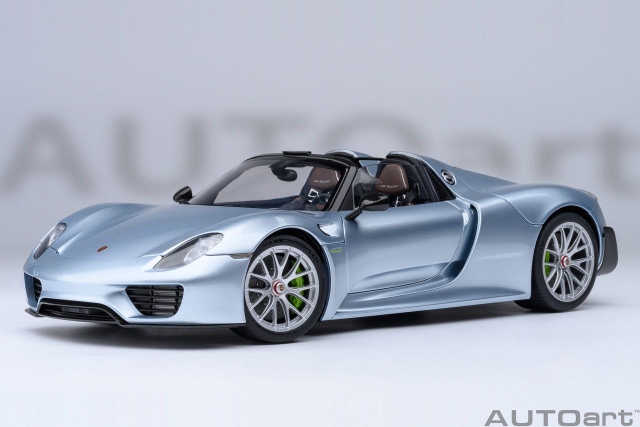 77923 AUTOart Porsche 918 Spyder Weissach Package Liquid Metal Chrome Blue 1:18