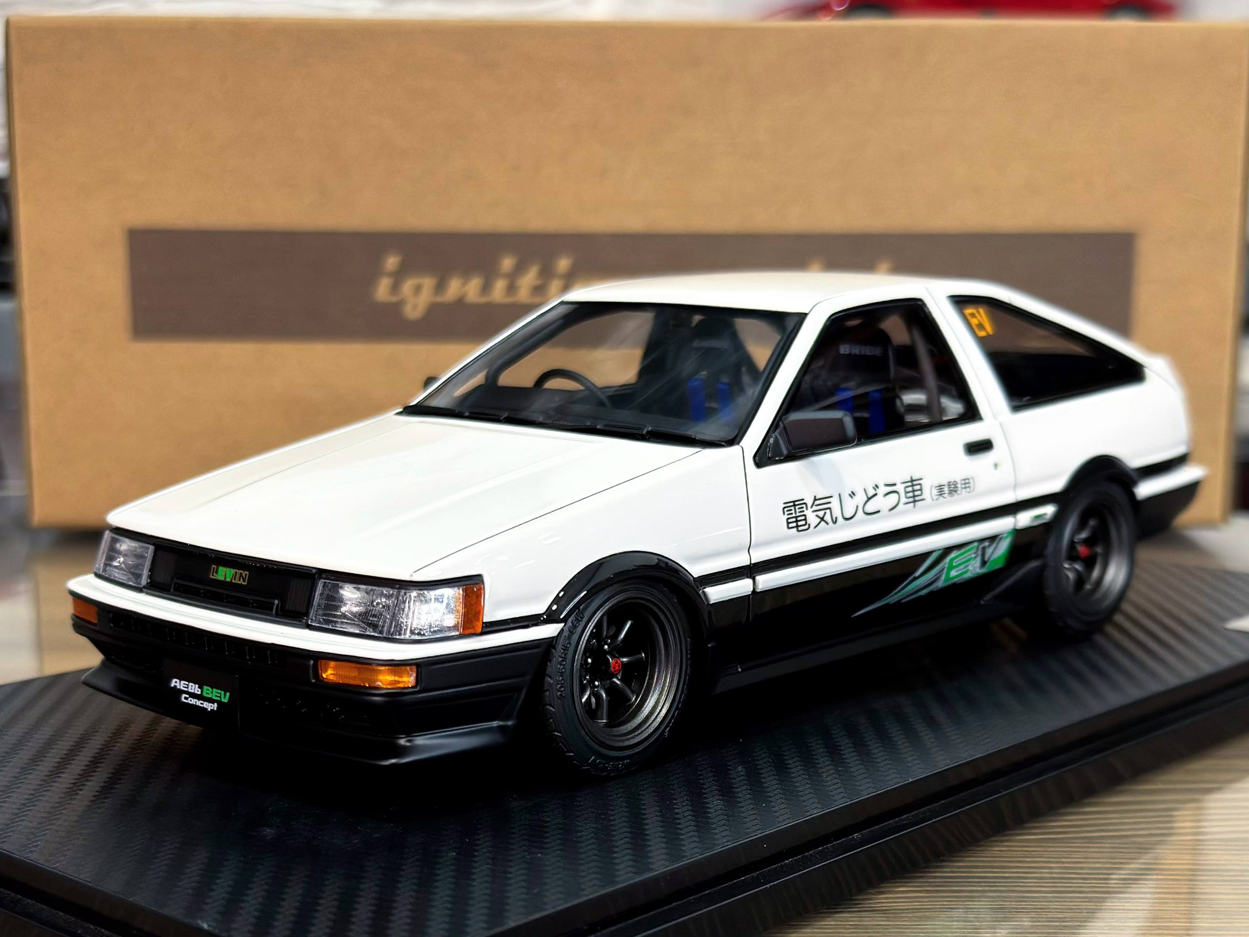 IG3807 Ignition Model Toyota Corolla Levin 3Dr (AE86) BEV White/Black 1:18