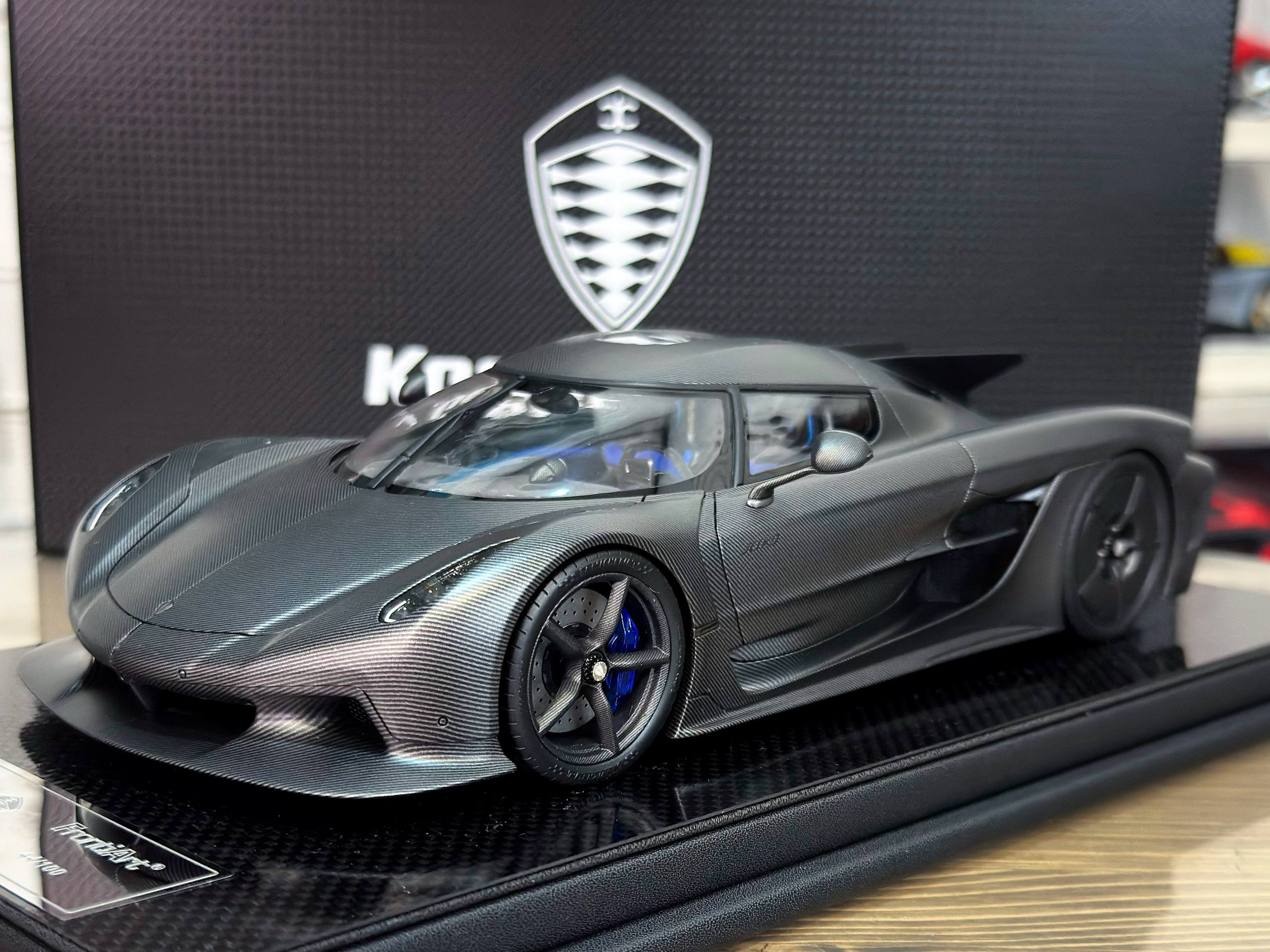 F188-149 FrontiArt Koenigsegg Jesko Absolut Naked Carbon 1:18