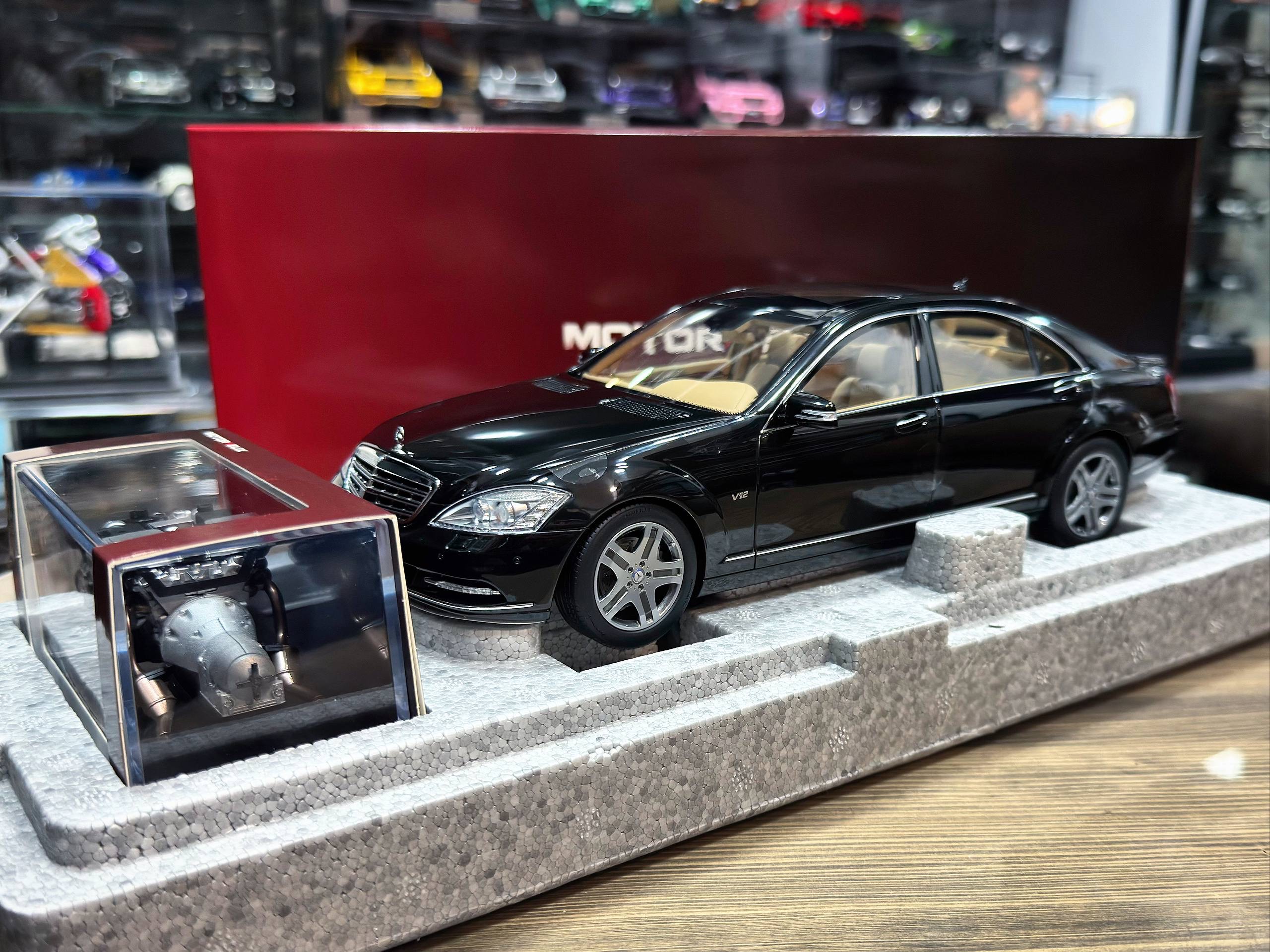 MB82204 Motorhelix Mercedes S Class S600L (W221) Black/Yellow 1:18