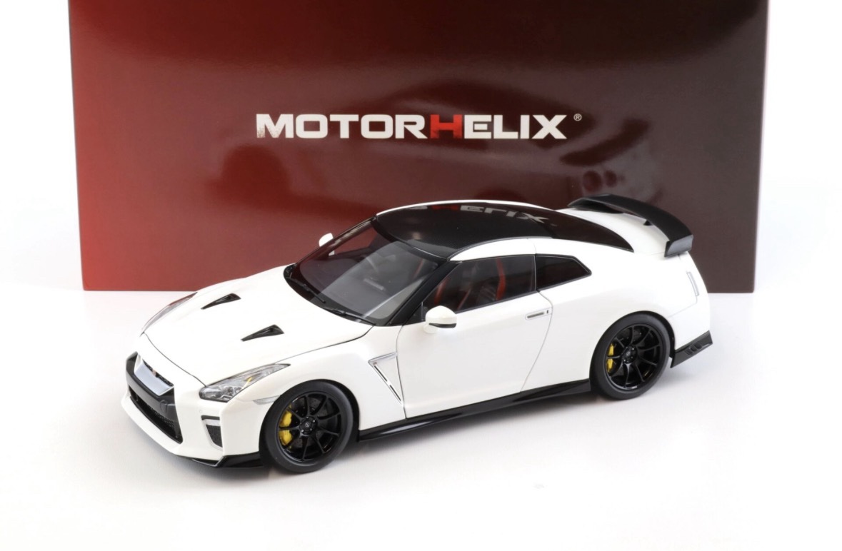 M83518 Motorhelix Nissan GT-R R35 Track Edition by NISMO 2022 T-Spec Pearl White 1:18