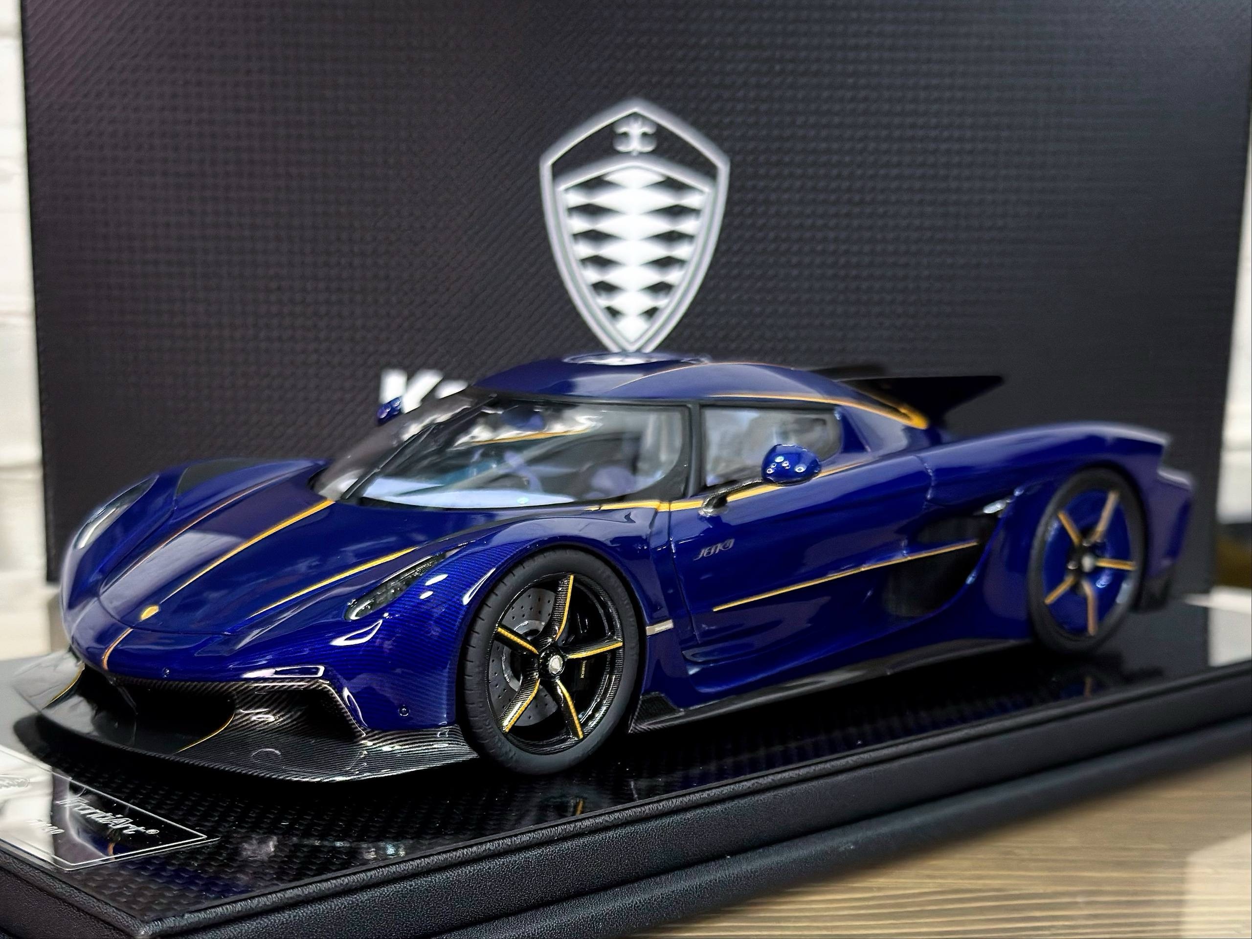 F183-152 FrontiArt Koenigsegg Jesko Absolute Blue Tinted Carbon 1:18
