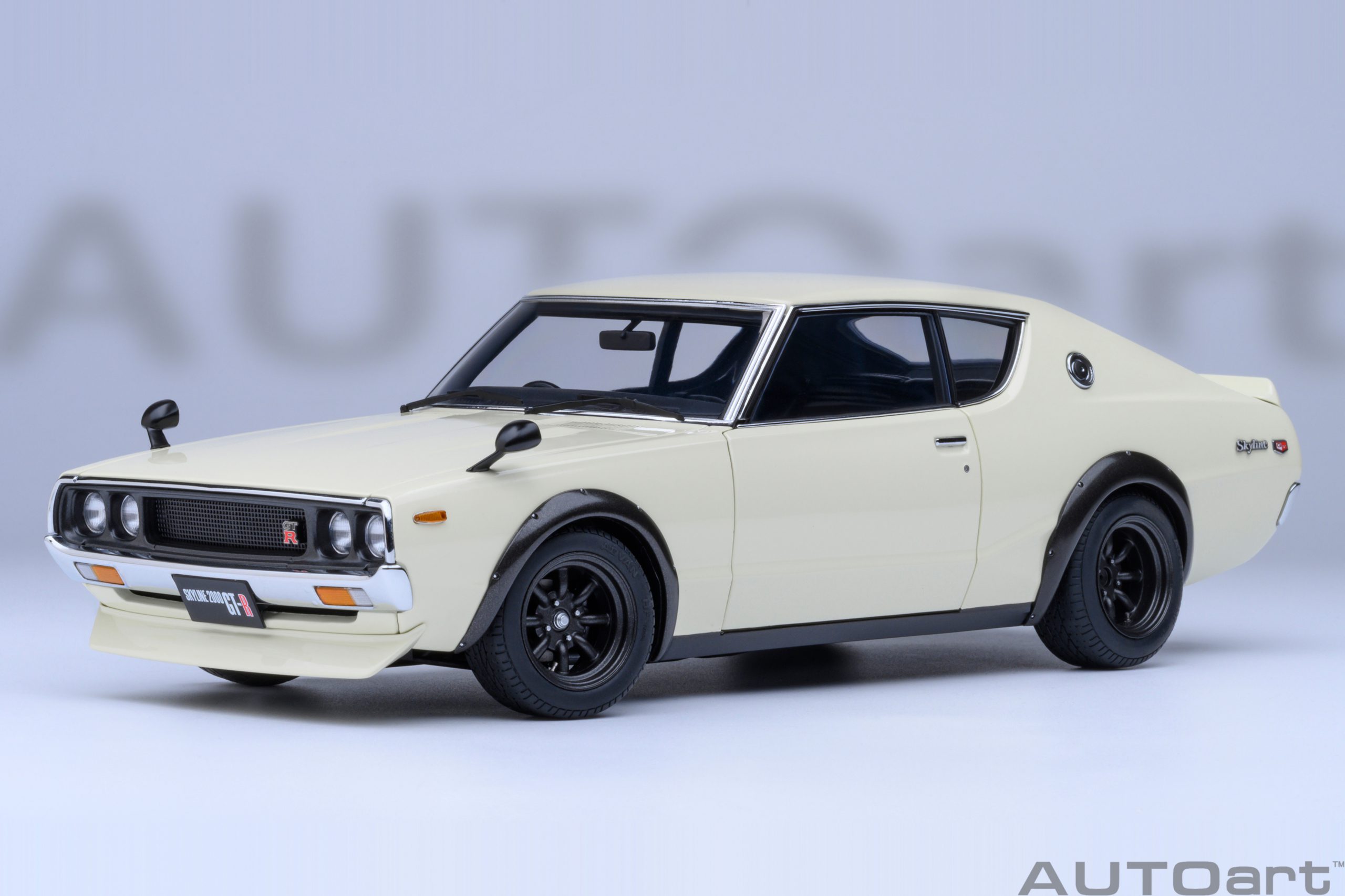 77467 AUTOart Nissan Skyline 2000 GT-R (KPGC110) Tuned version White 1:18