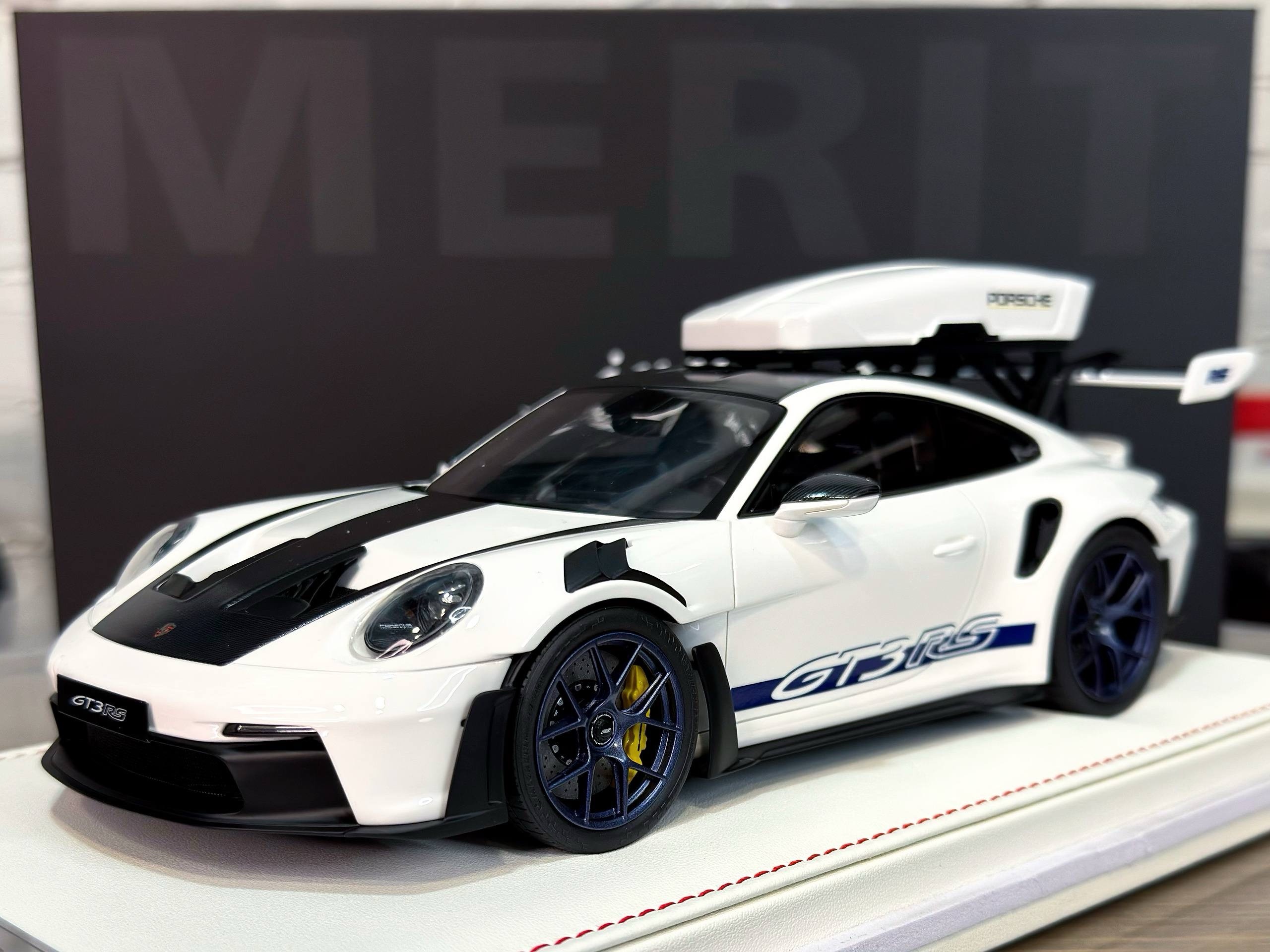 AB639 IVY Merit Porsche 911 (992) GT3 RS Luggage White/Blue Livery with Blue Wheels 1:18