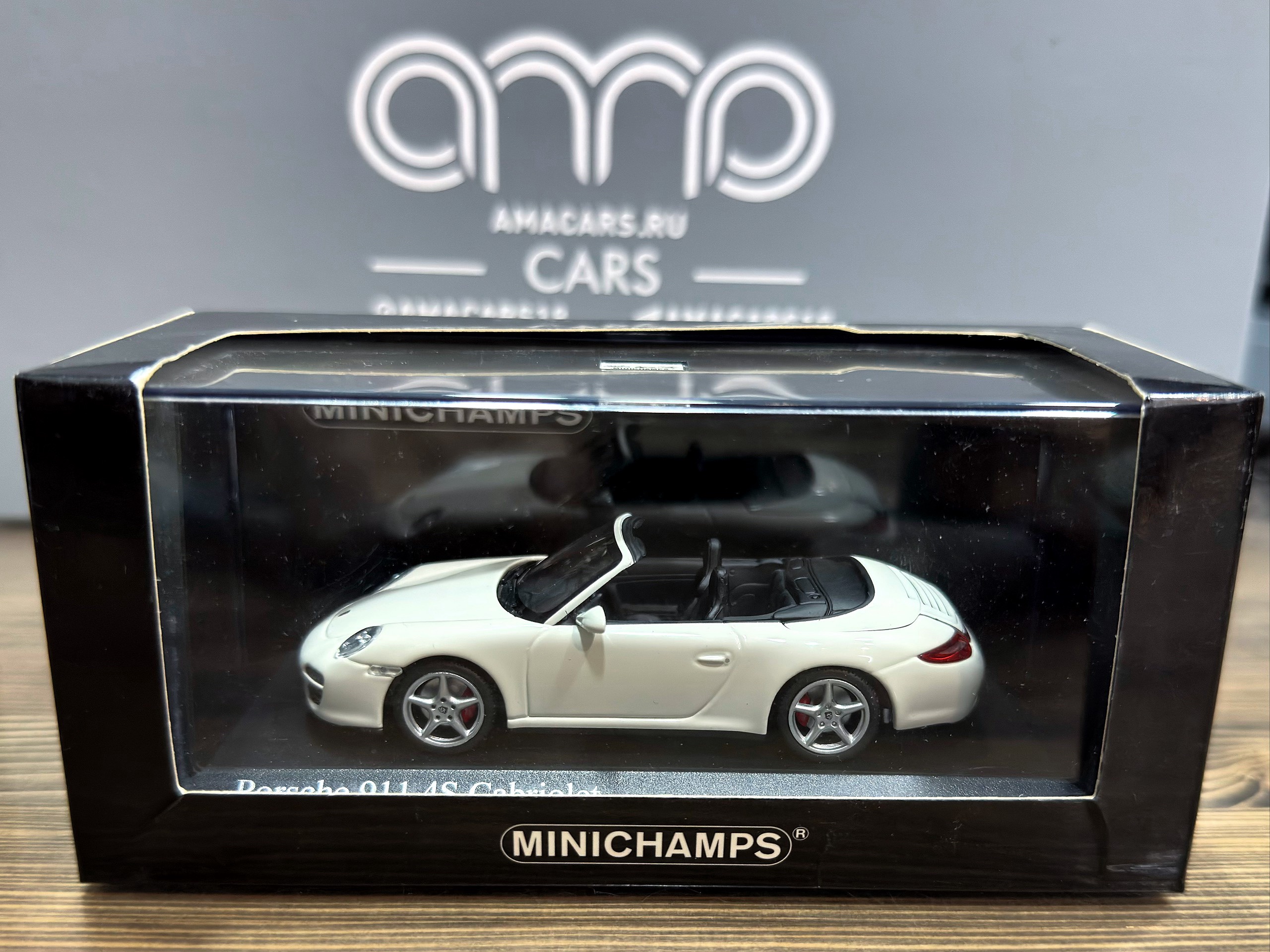 400066431 Minichamps Porsche 911 (997) Carrera 4S convertible 2008 White 1:43