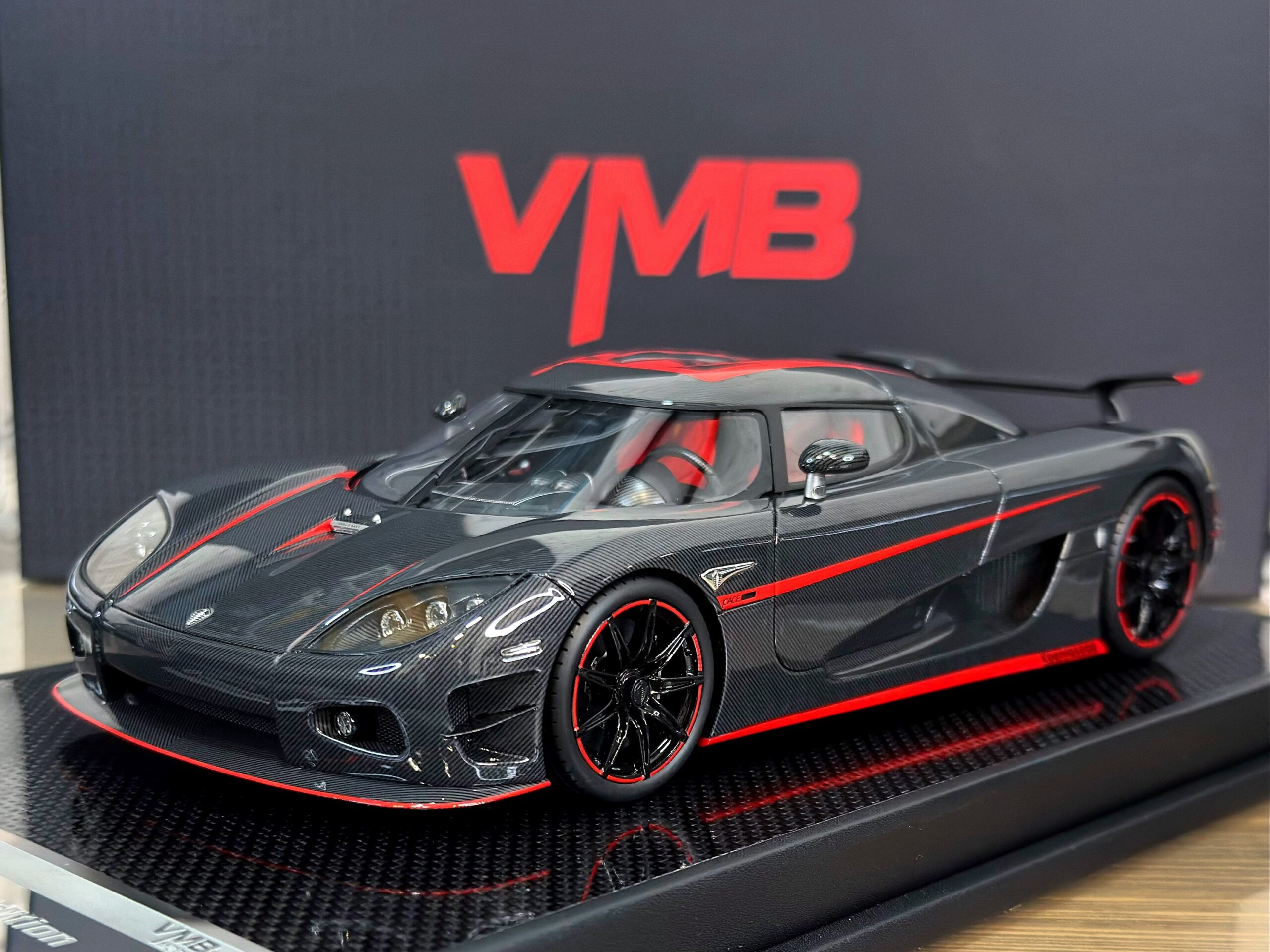 CCX705801 VMB Models Koenigsegg CCX Edition Black Carbon/Red Stripe 1:18