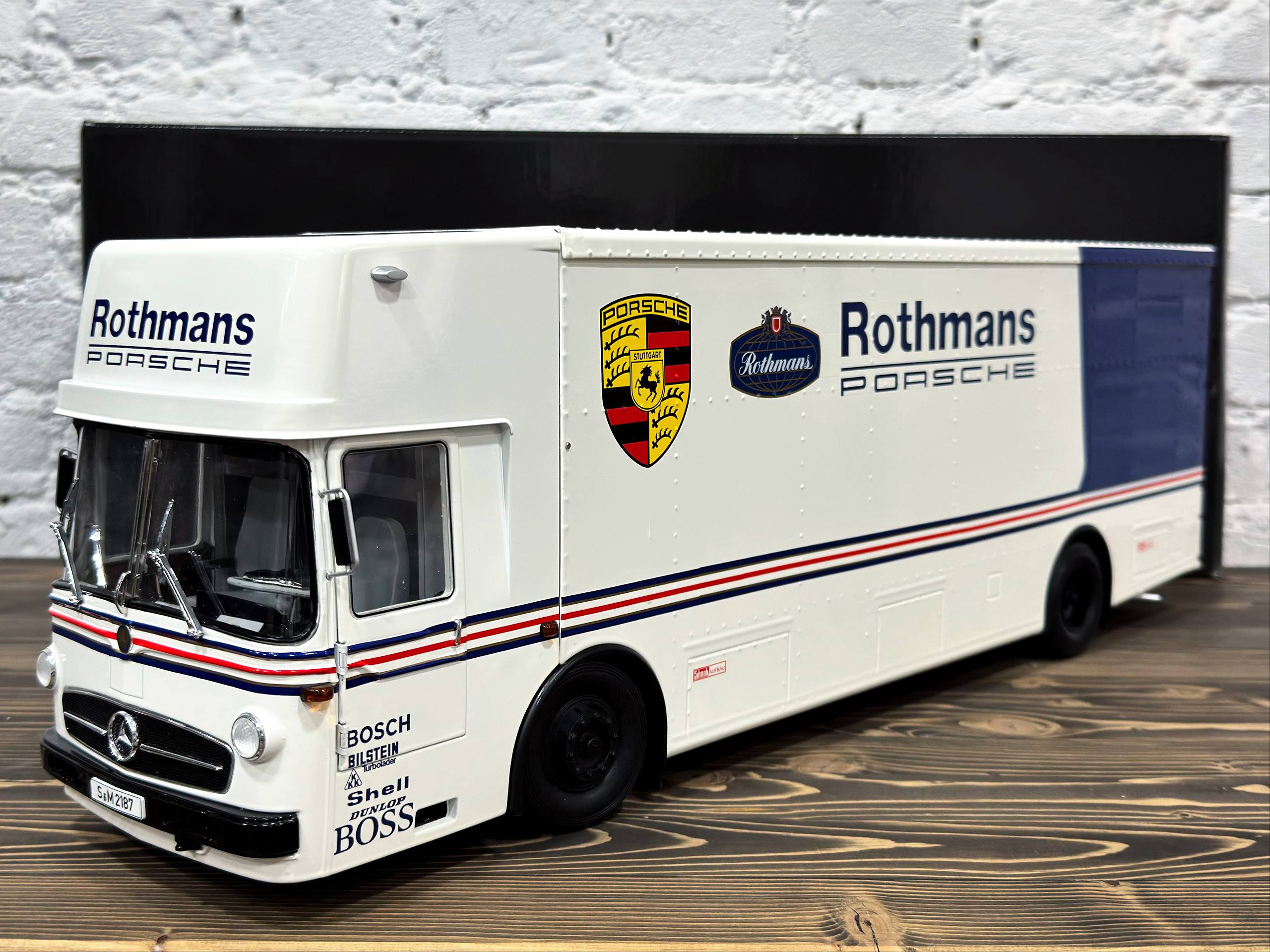 CMR151 CMR Mercedes Benz O 317 Renntransporter Porsche White/Blue 1:18