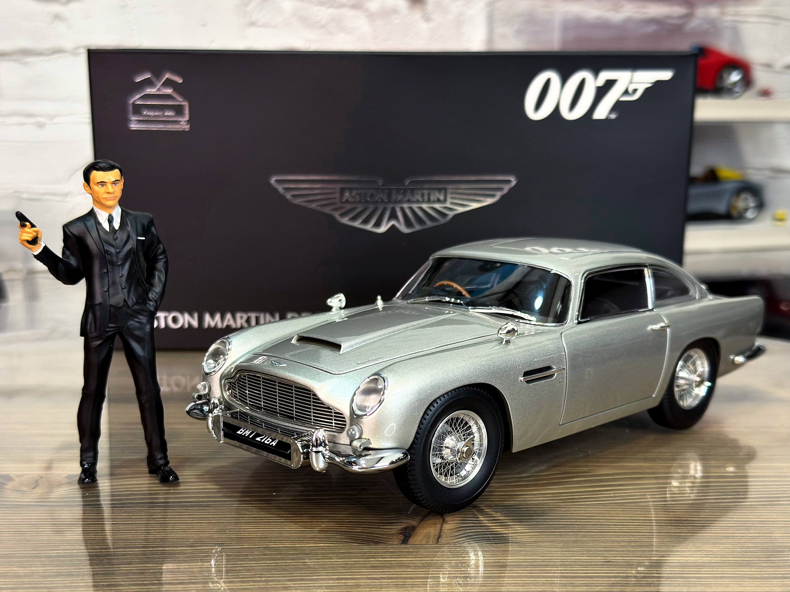 Xiaoguang Model Aston Martin DB5/James Bond 007 Silver 1:18