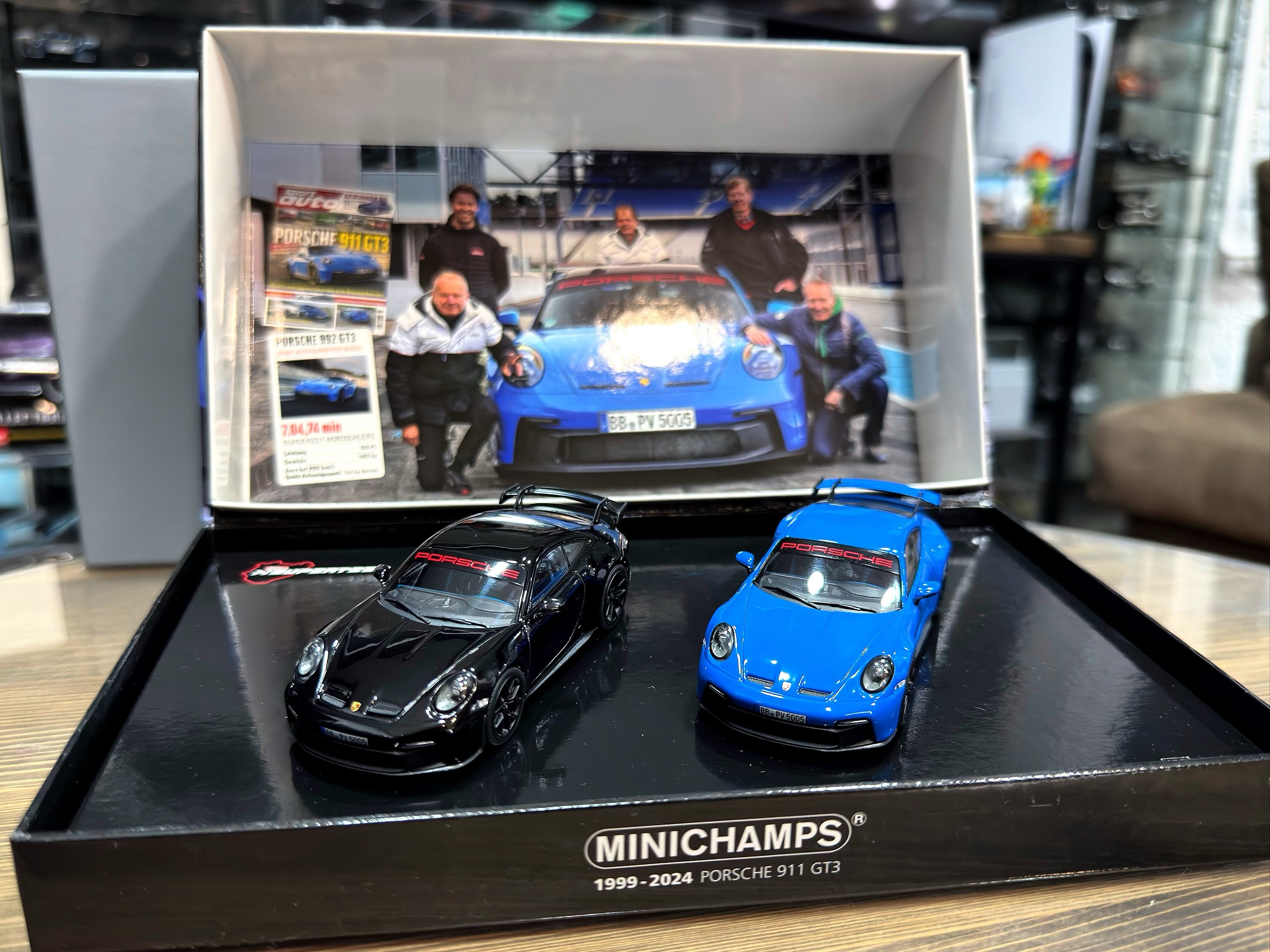412069200 Minichamps 2 Car Set Porsche 911 (992) GT3 2021 Sharkblue & Black Sport Auto 1:43