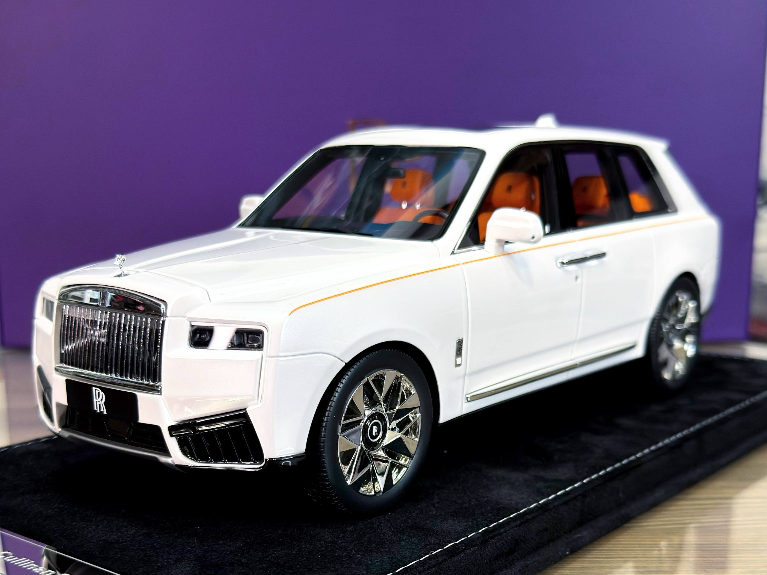 HHJL251202C Henson & Heaven Rolls Royce Cullinan II Pearl White 1:18