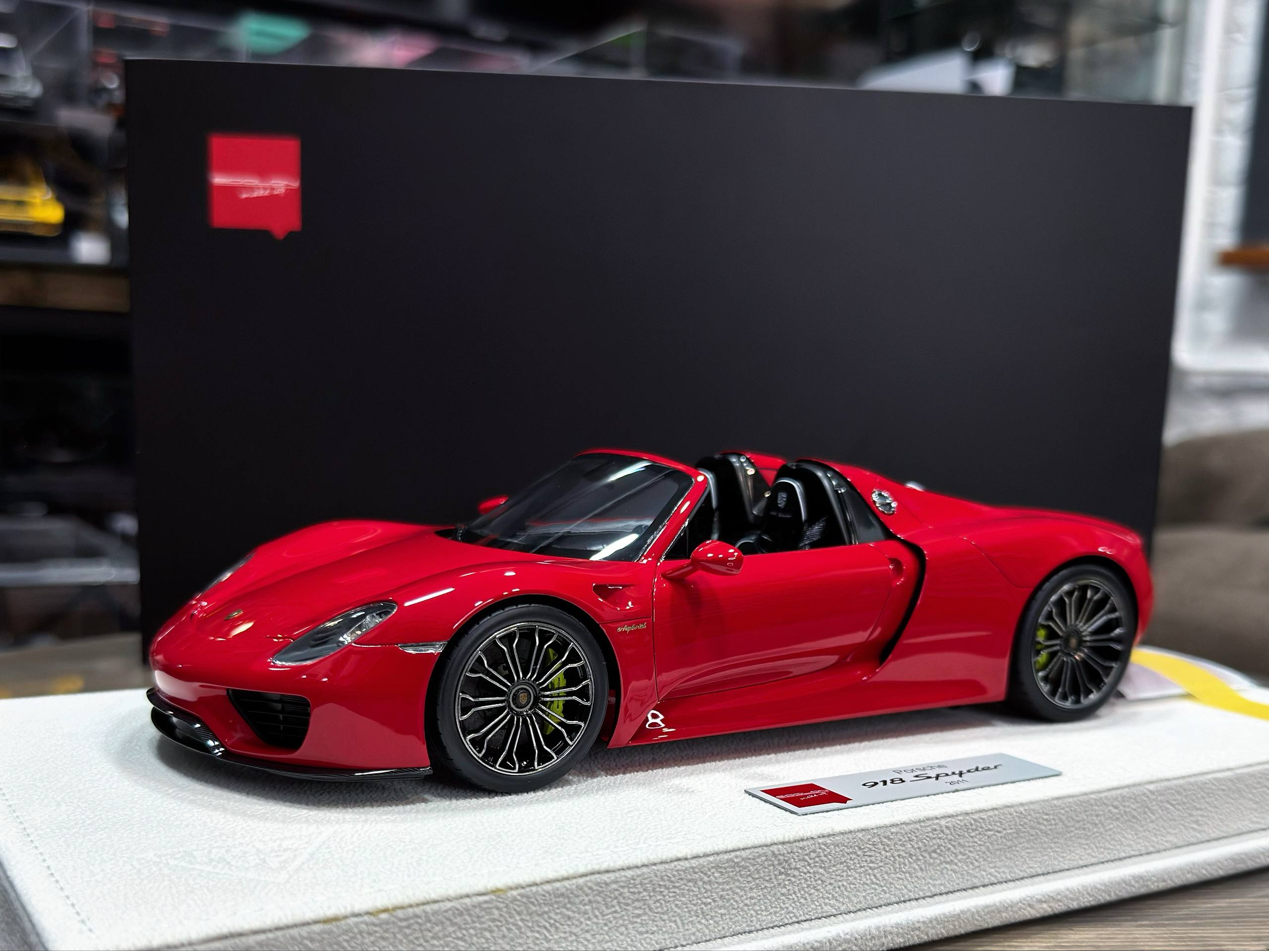 EML045C Make Up Porsche 918 Spyder 2011 1:18 Red