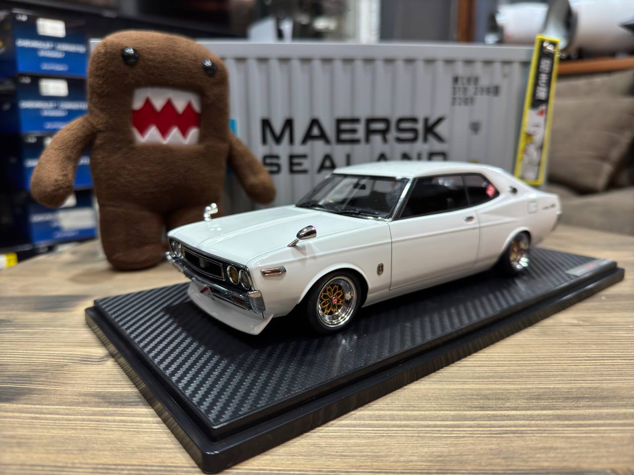 IG3137 Ignition Model Nissan Laurel 2000SGX (C130) Metallic White/Purple 1:18